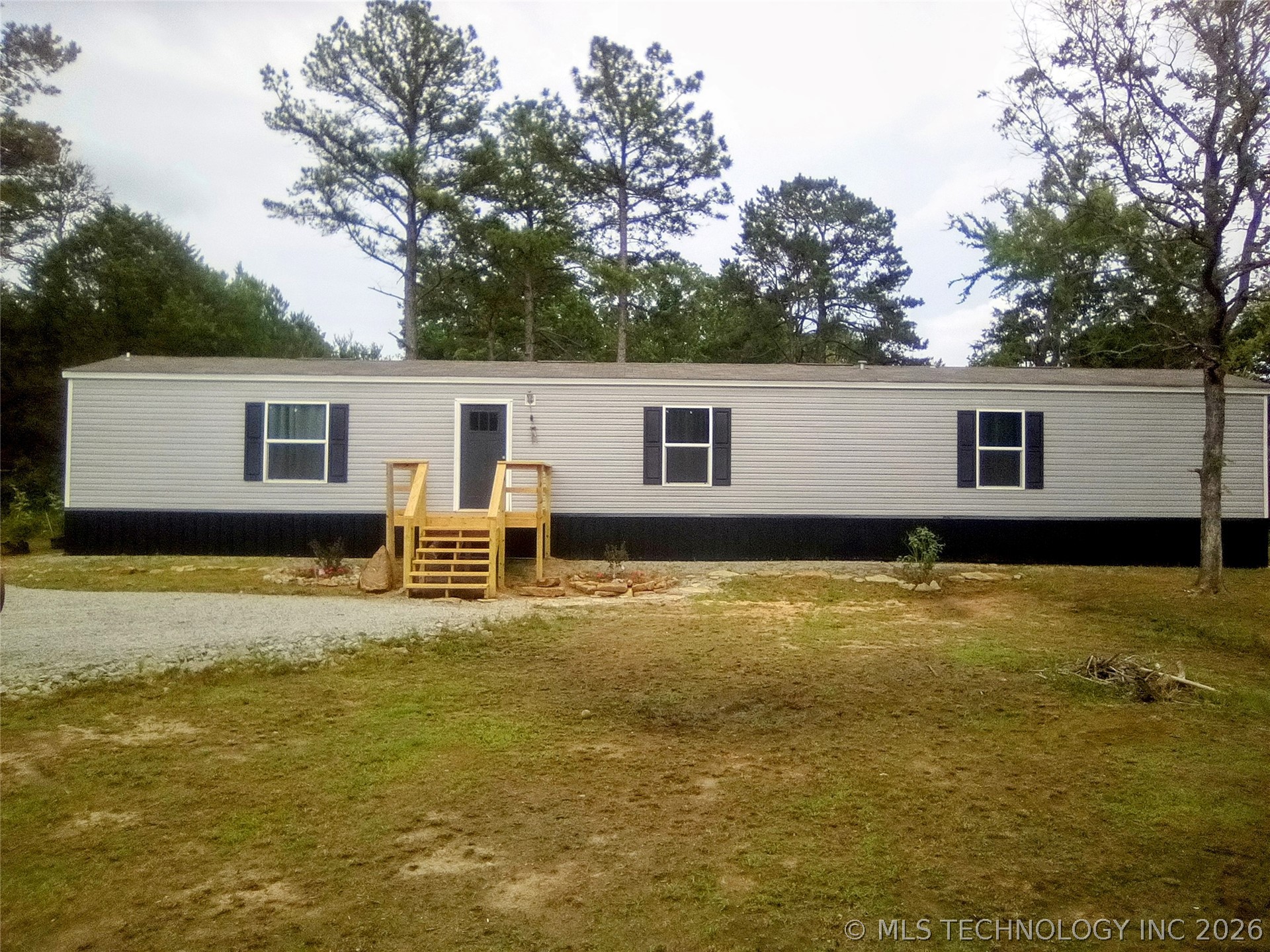 21 County Line Road E Property Photo 2