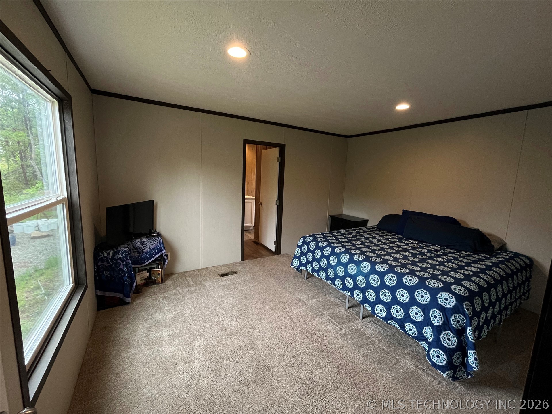 21 County Line Road E Property Photo 16