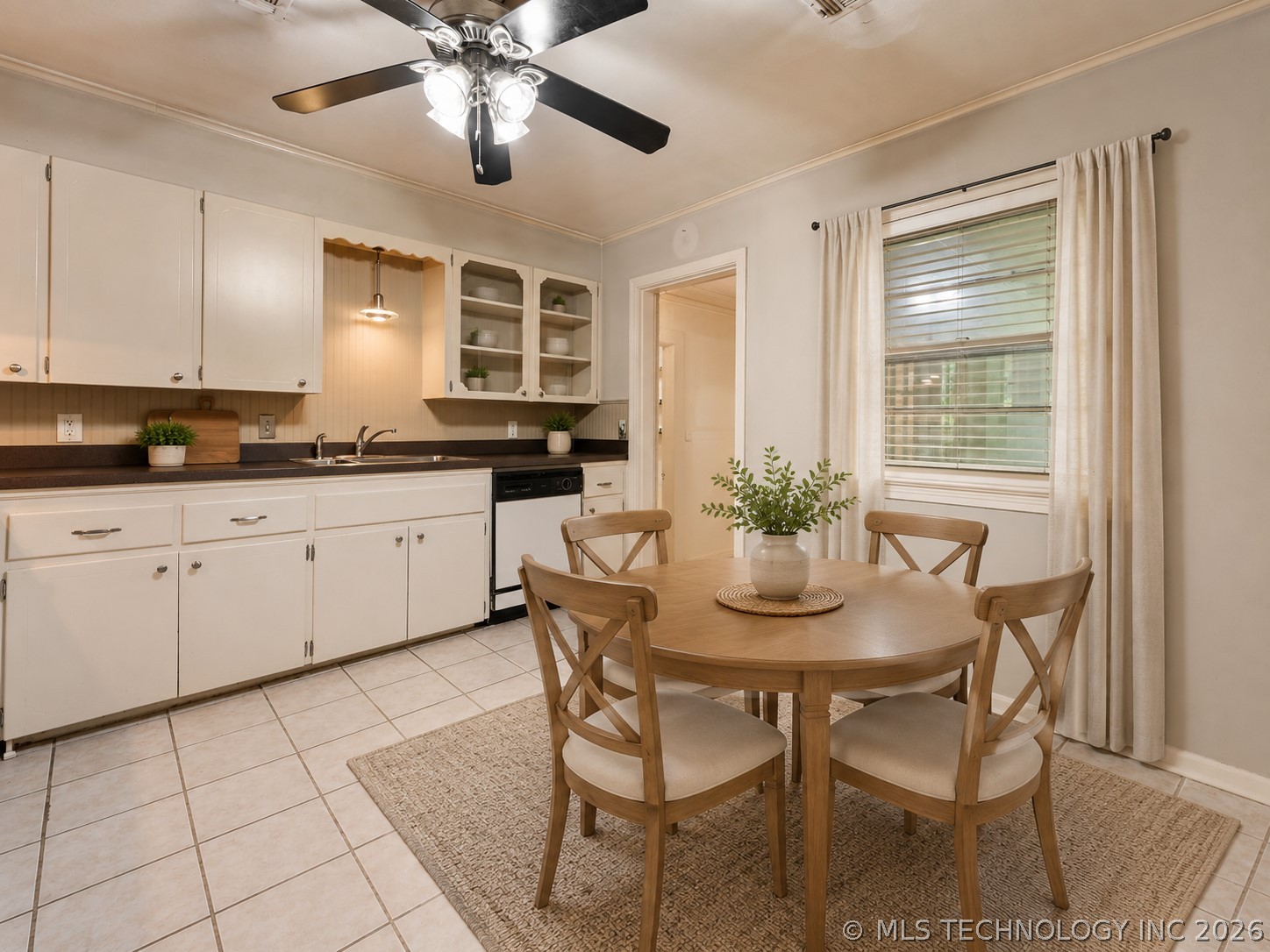 131 E 35th Street Property Photo 6