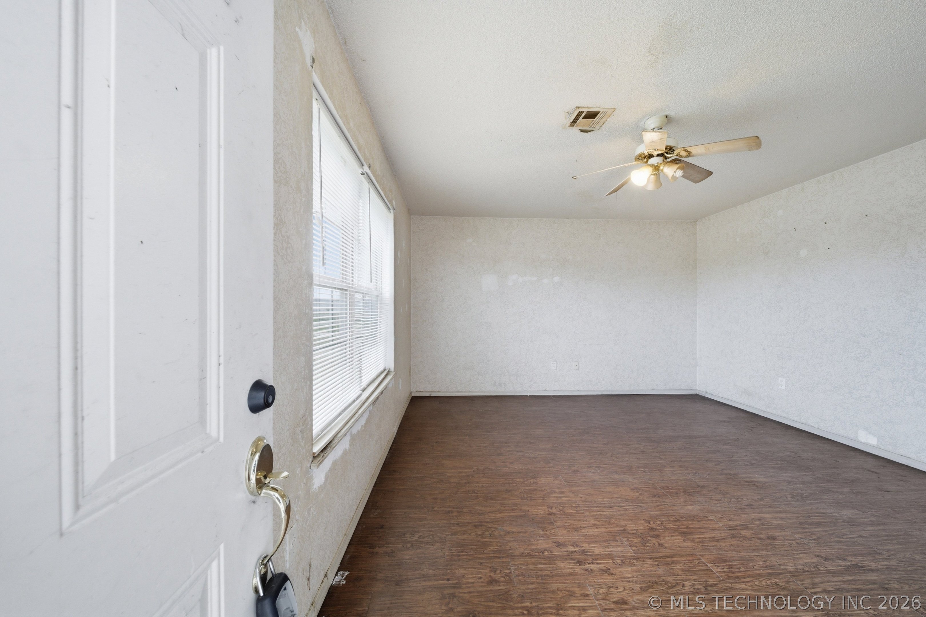 422 E 25th Street Property Photo 3