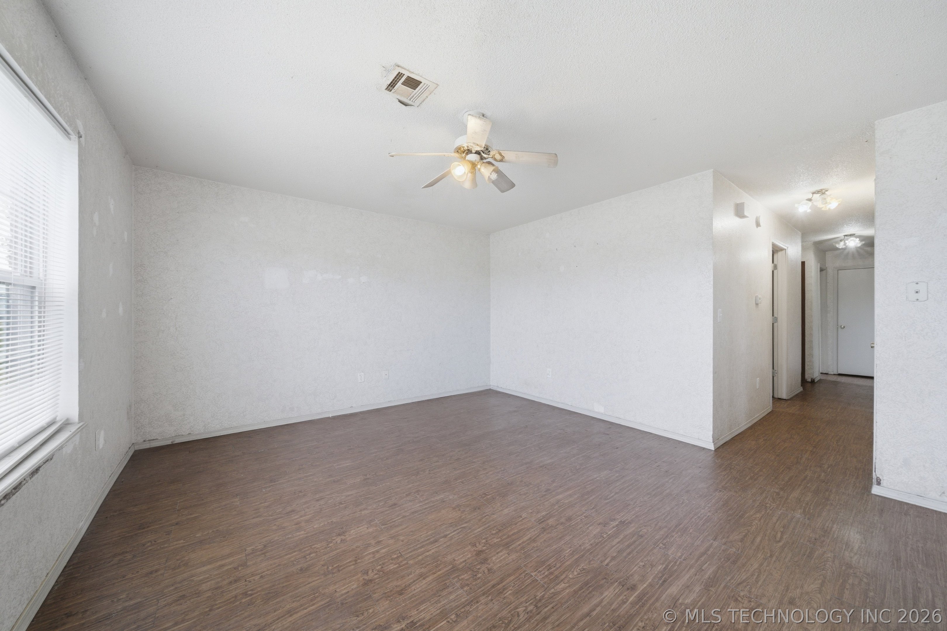 422 E 25th Street Property Photo 4
