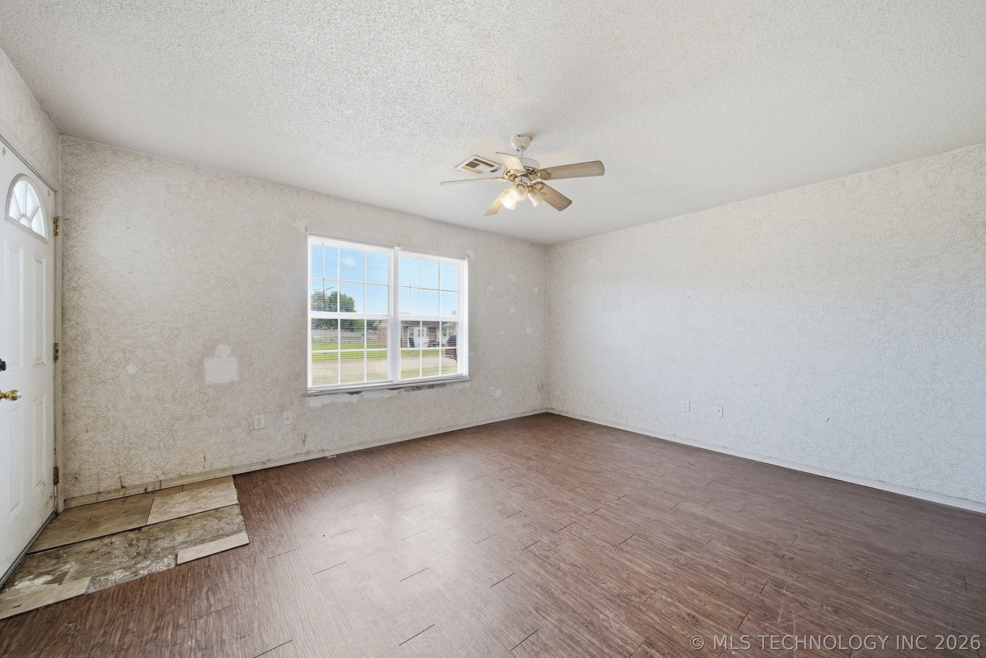 422 E 25th Street Property Photo 5
