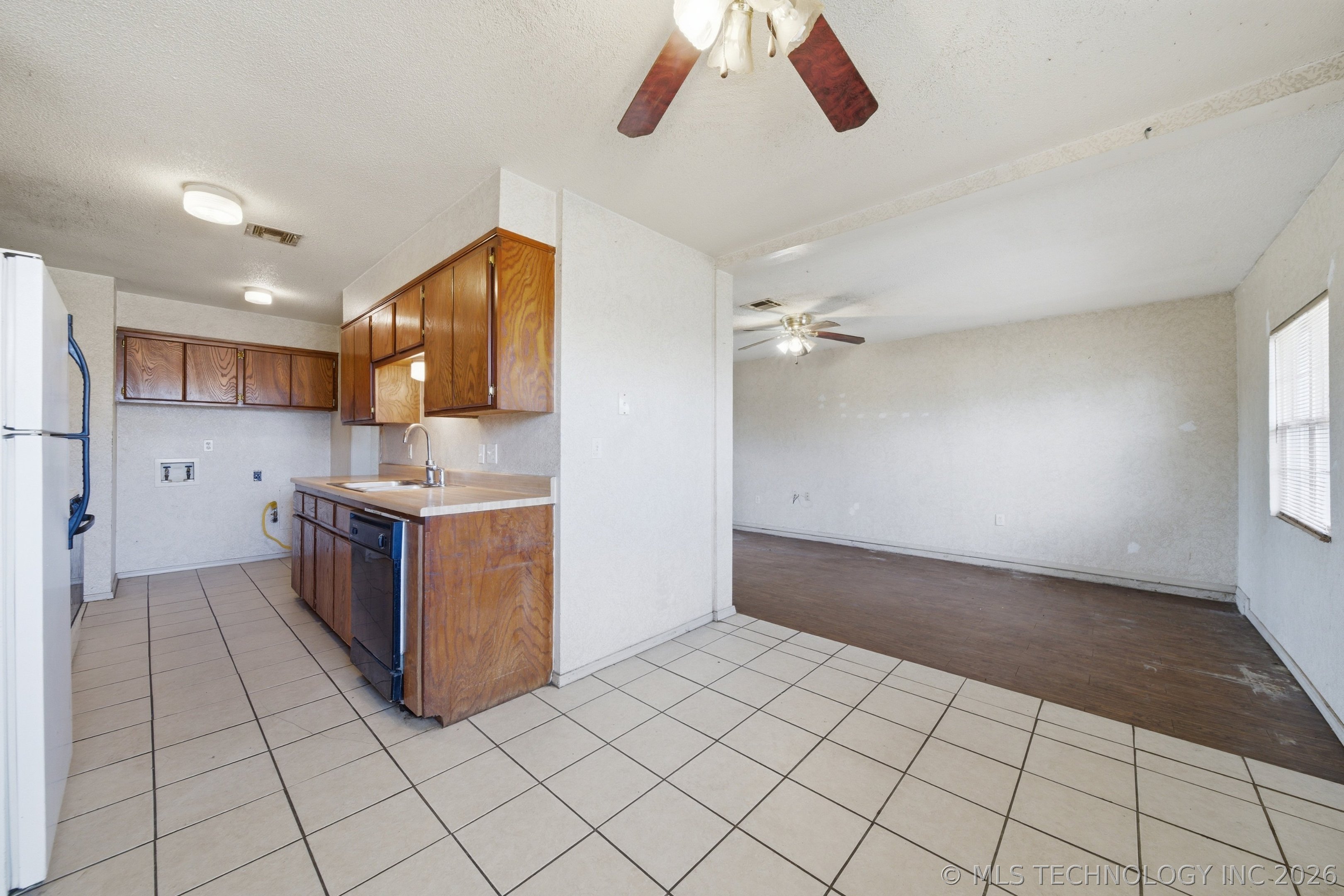 422 E 25th Street Property Photo 9