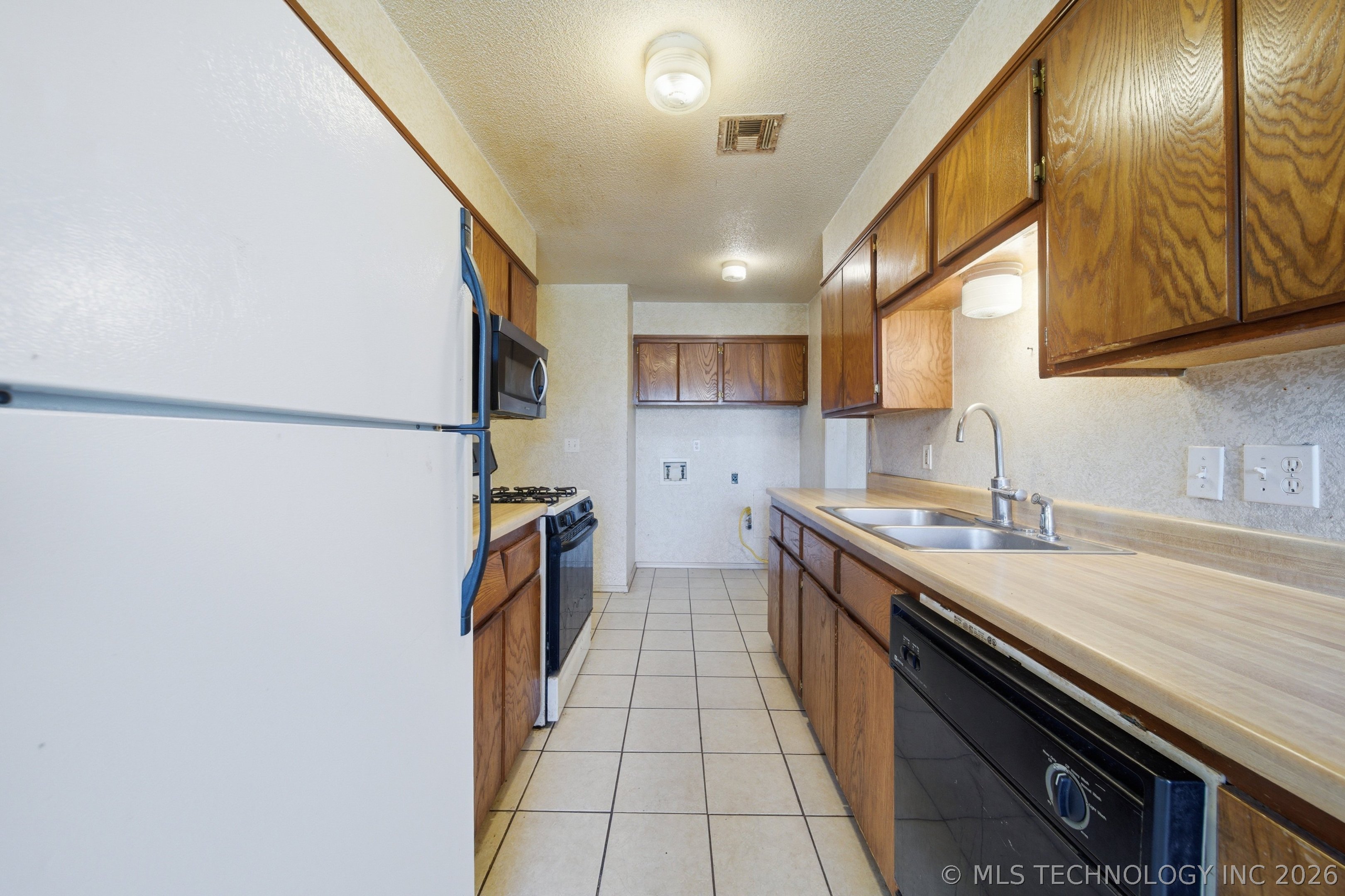 422 E 25th Street Property Photo 10
