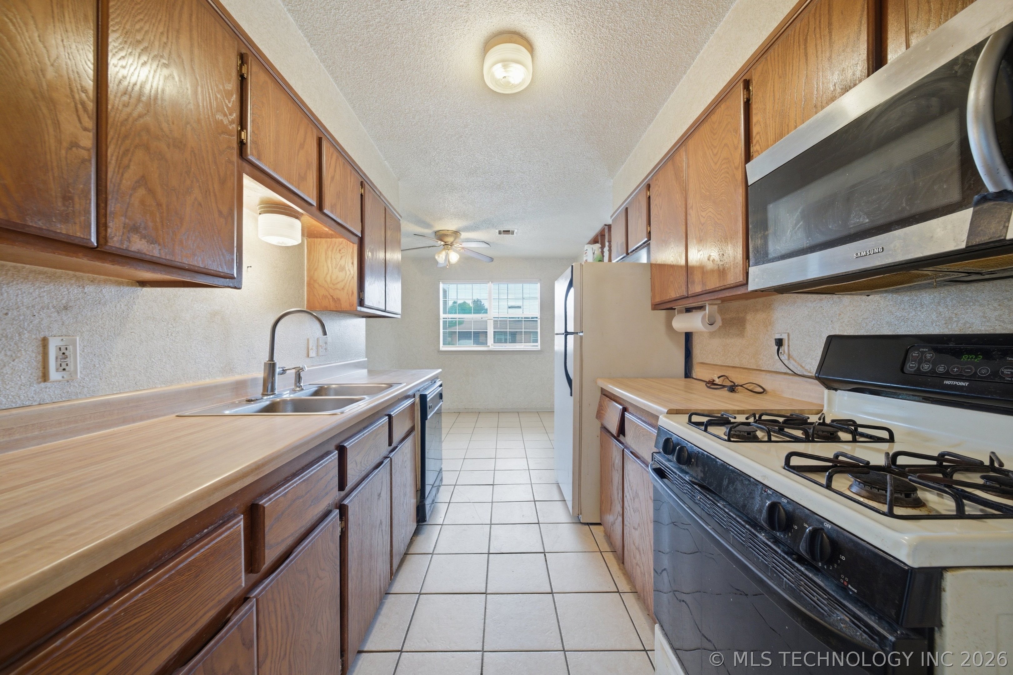 422 E 25th Street Property Photo 12