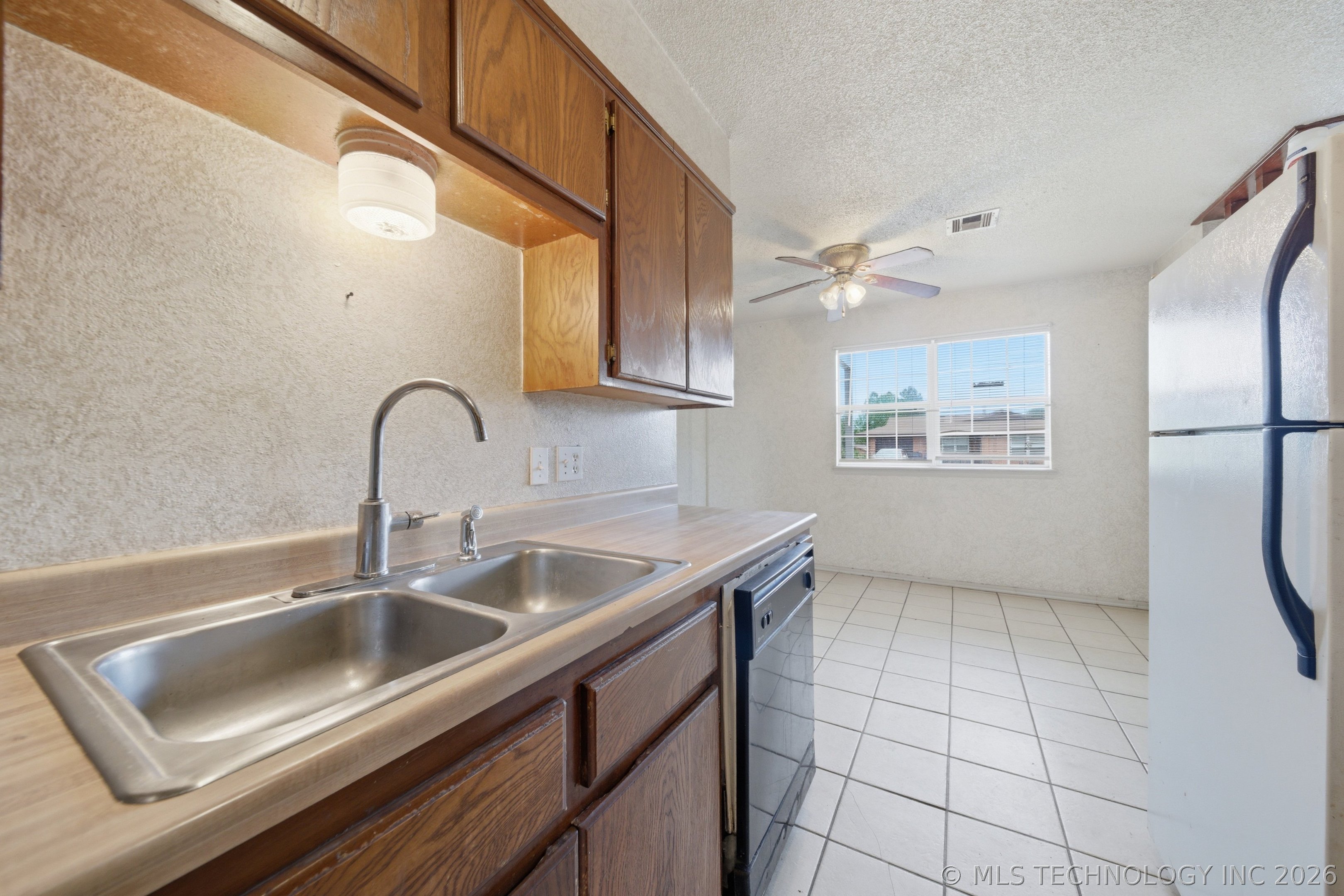 422 E 25th Street Property Photo 13