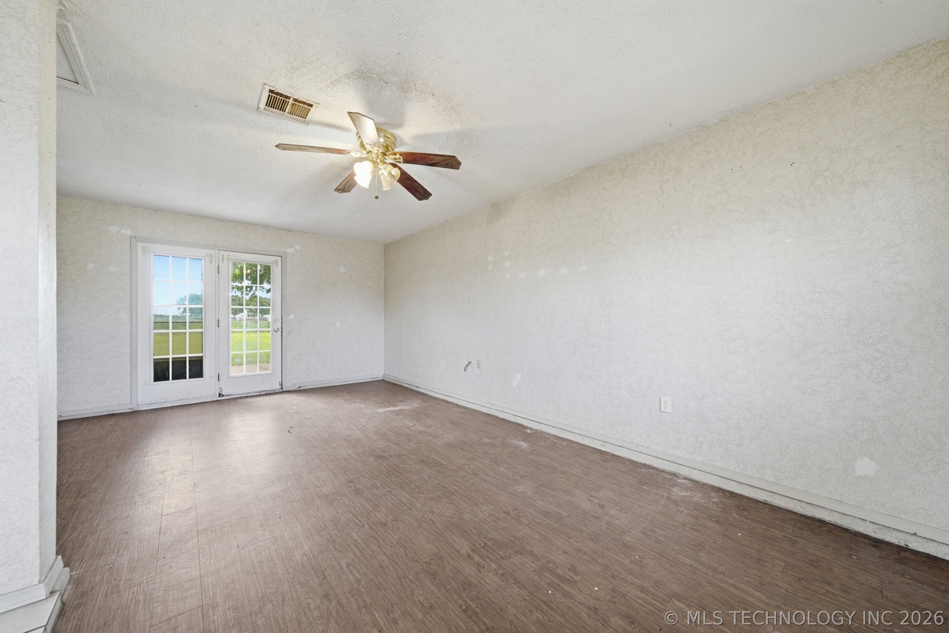 422 E 25th Street Property Photo 15