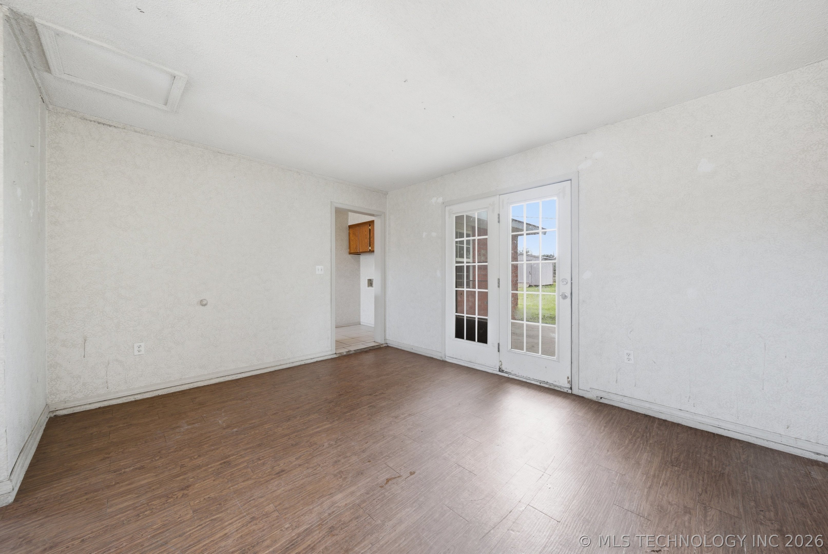 422 E 25th Street Property Photo 17