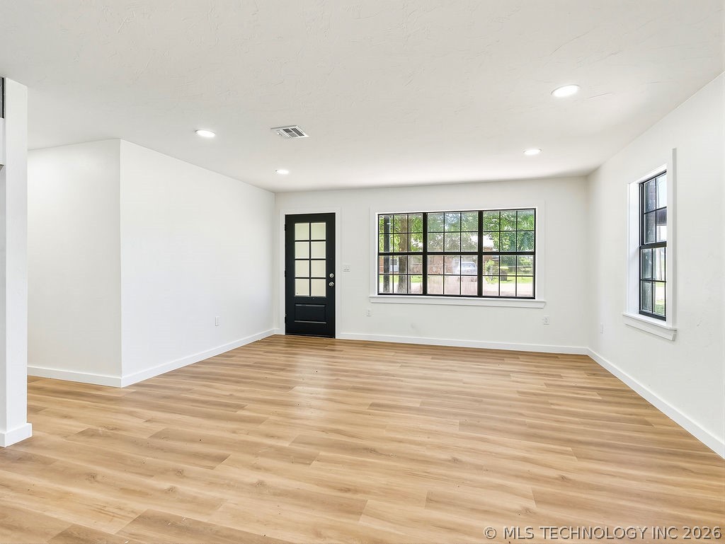 1130 N Cherry Property Photo 6