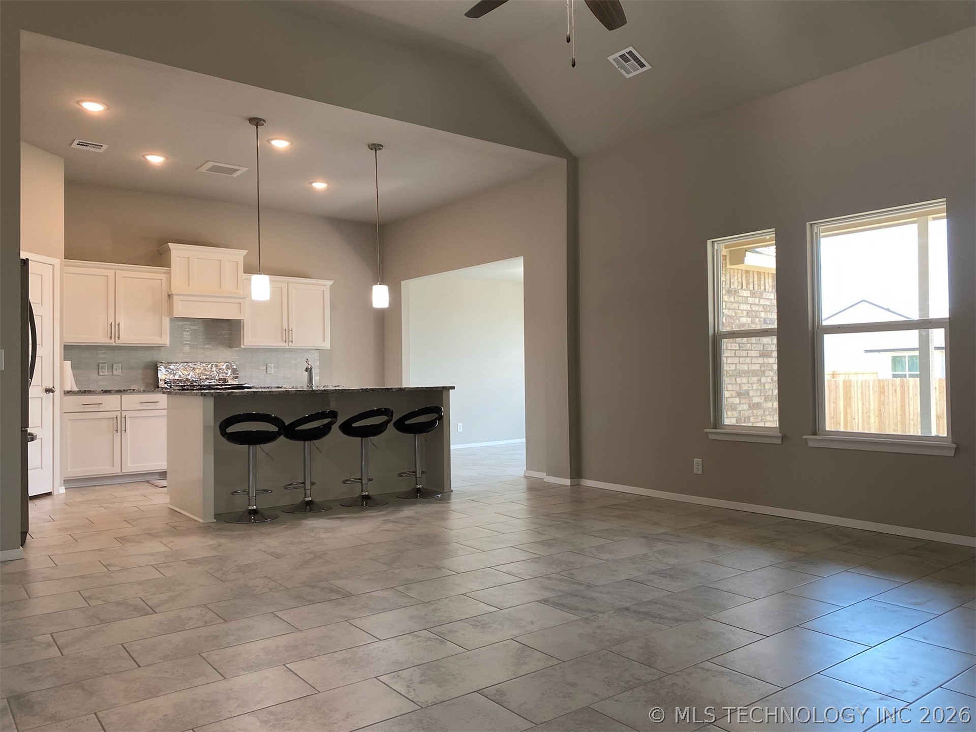 3109 W Winston Street Property Photo 5