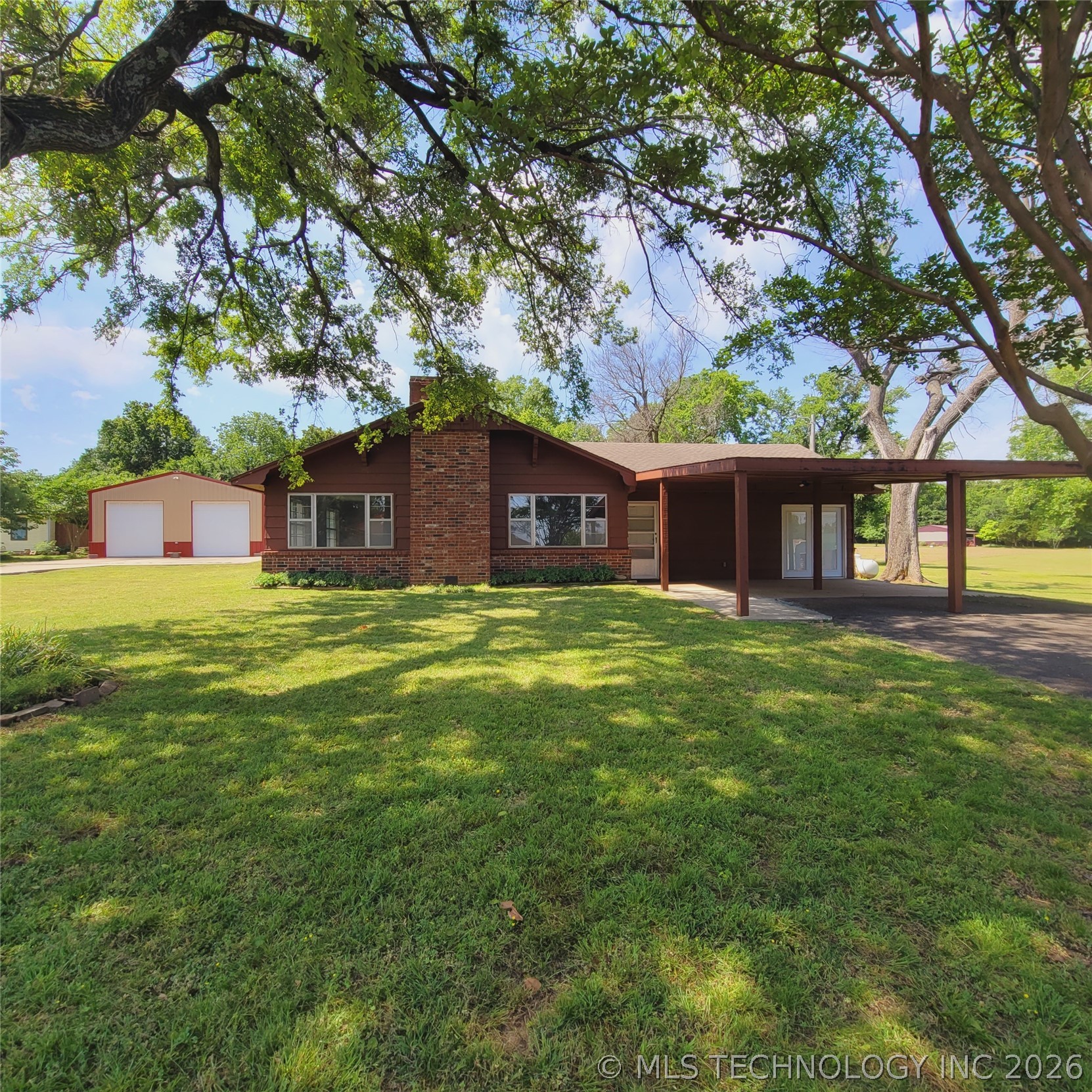 414250 E 1074 Road Property Photo 1