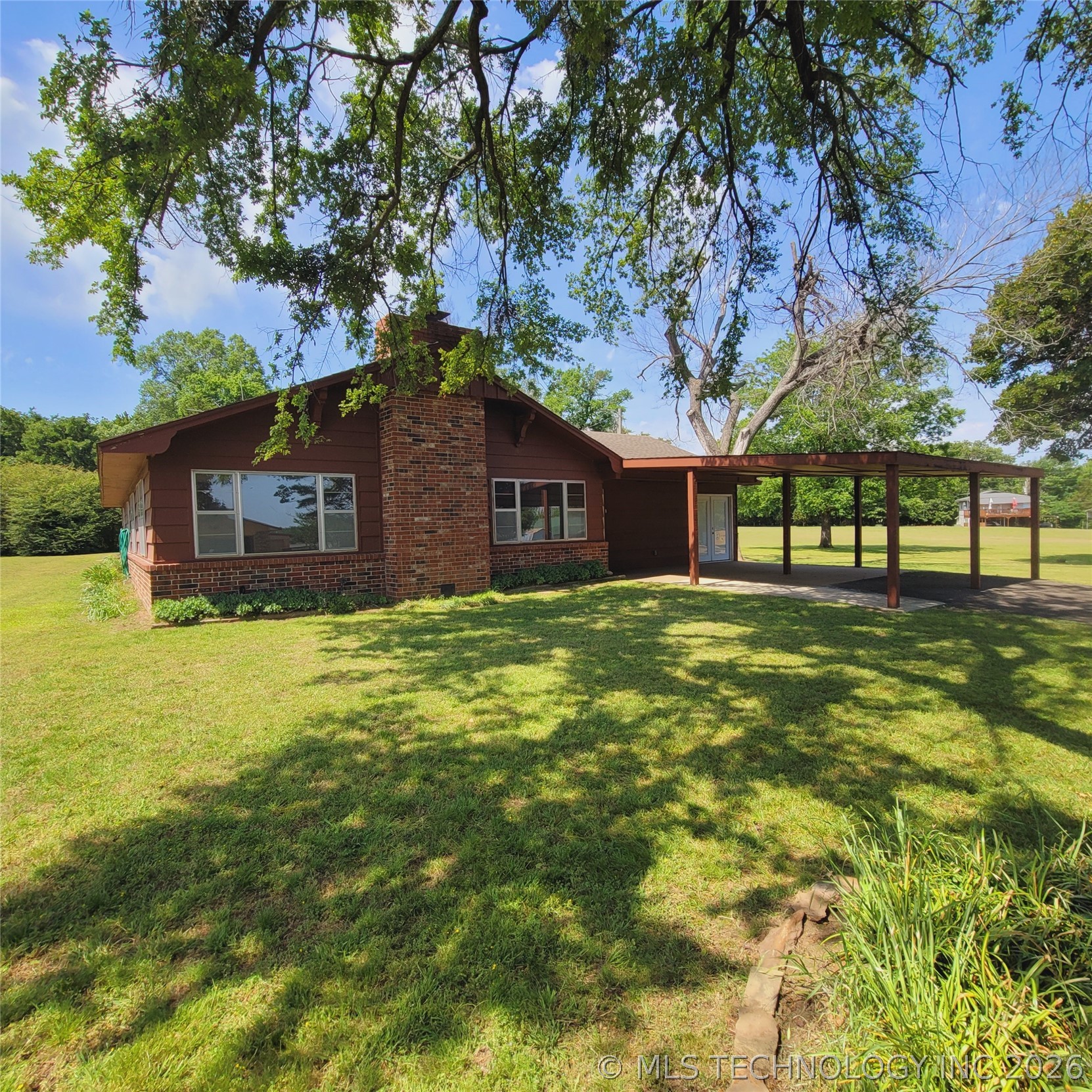 414250 E 1074 Road Property Photo 2