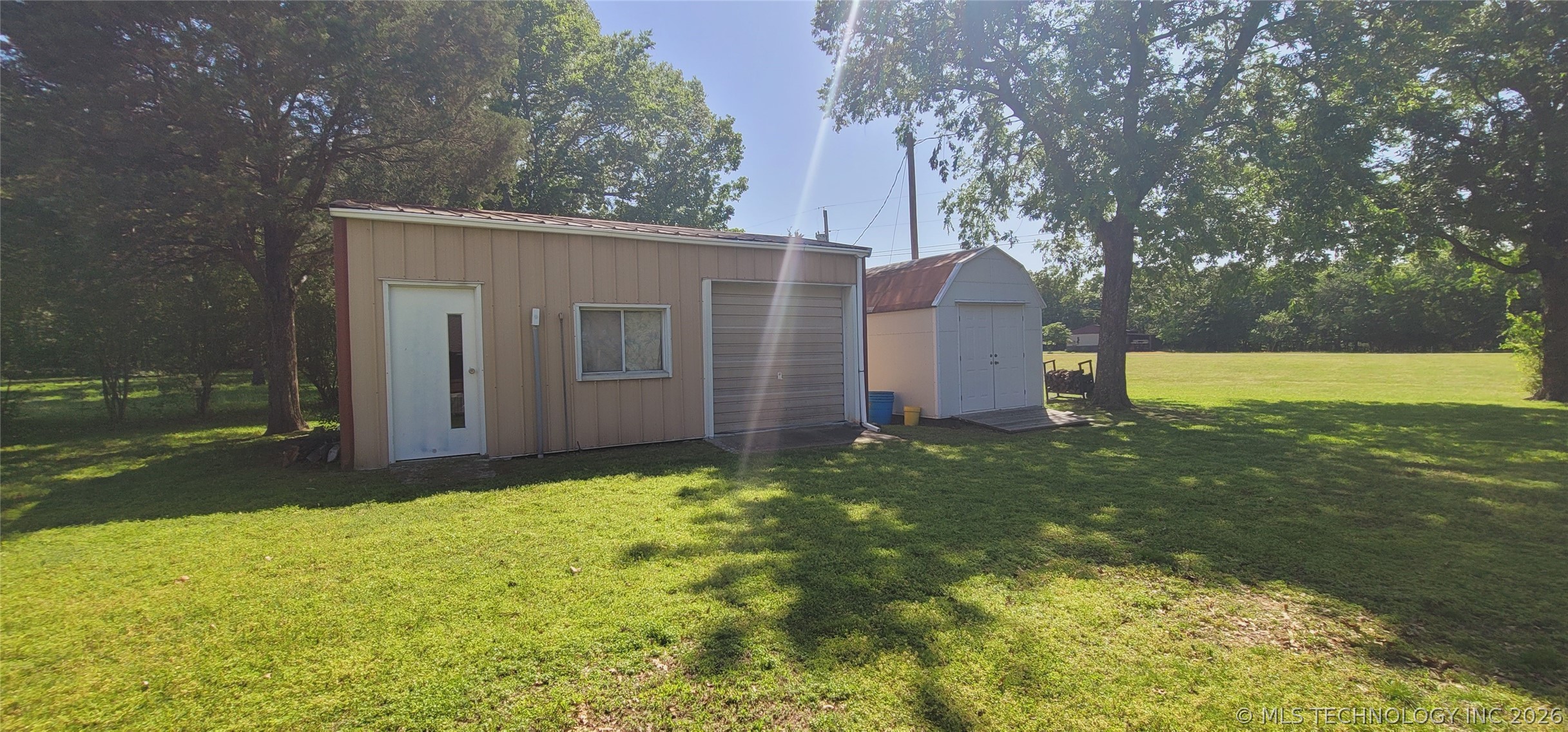 414250 E 1074 Road Property Photo 4