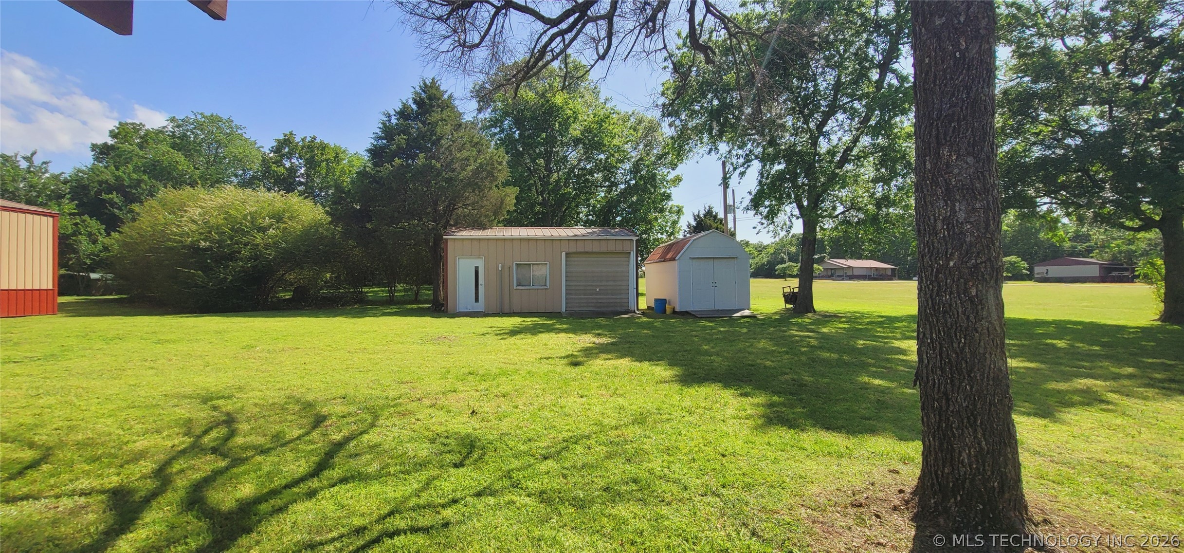 414250 E 1074 Road Property Photo 5