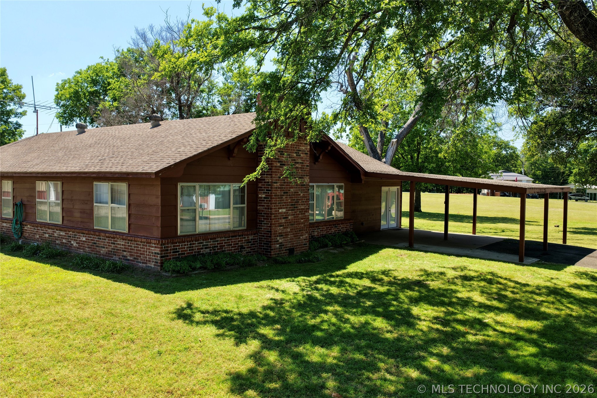 414250 E 1074 Road Property Photo 16