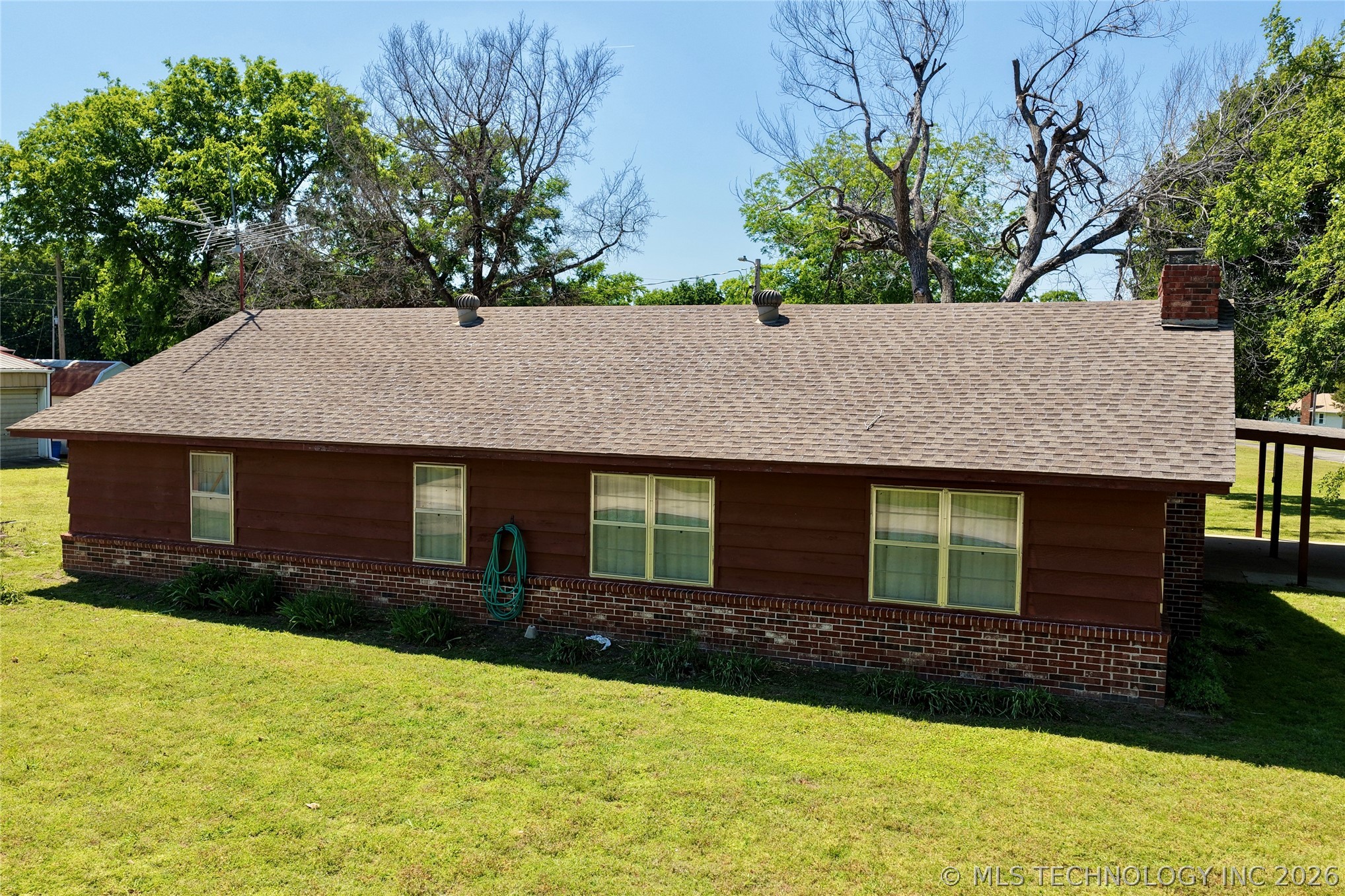 414250 E 1074 Road Property Photo 18