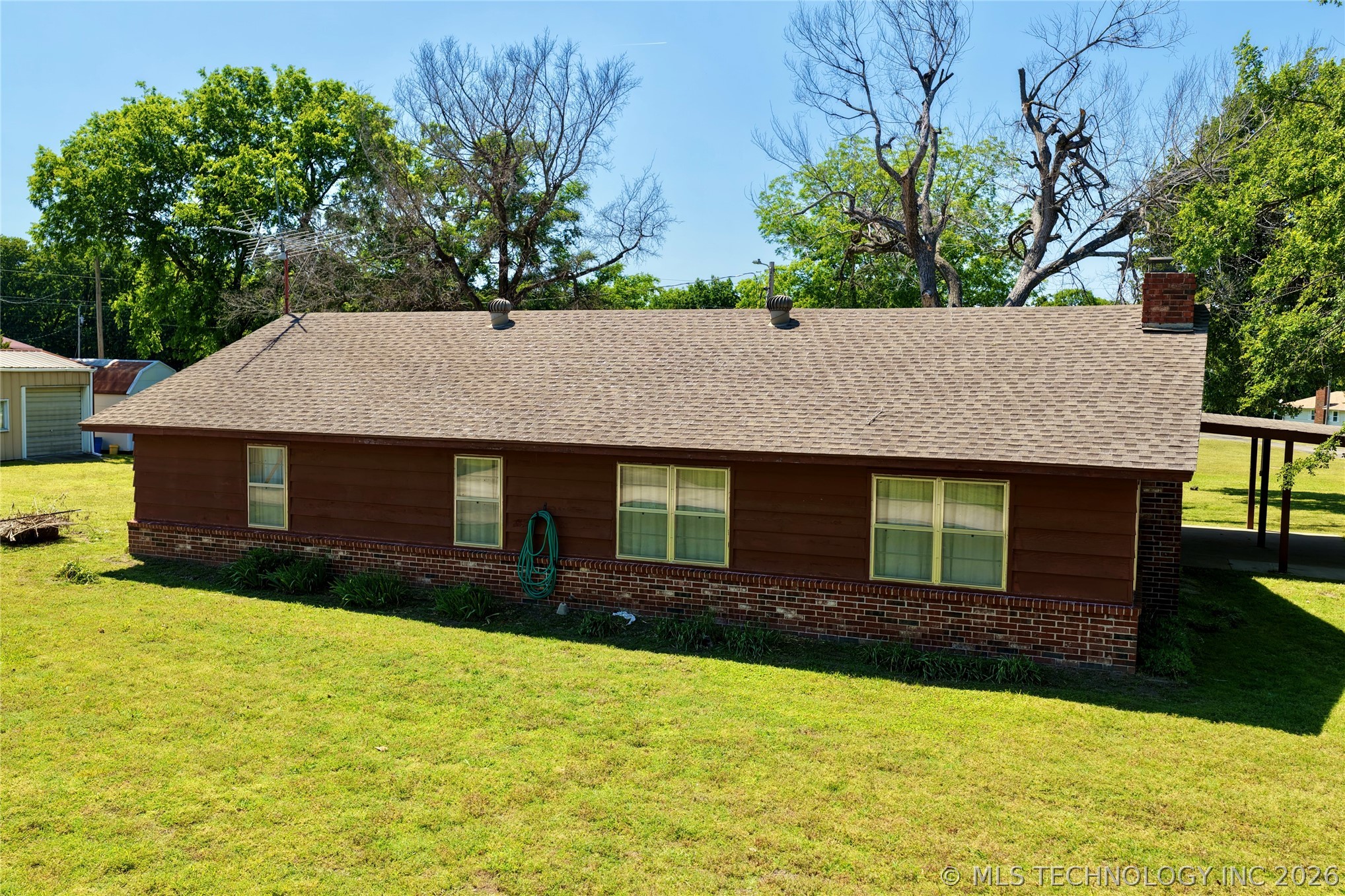 414250 E 1074 Road Property Photo 19