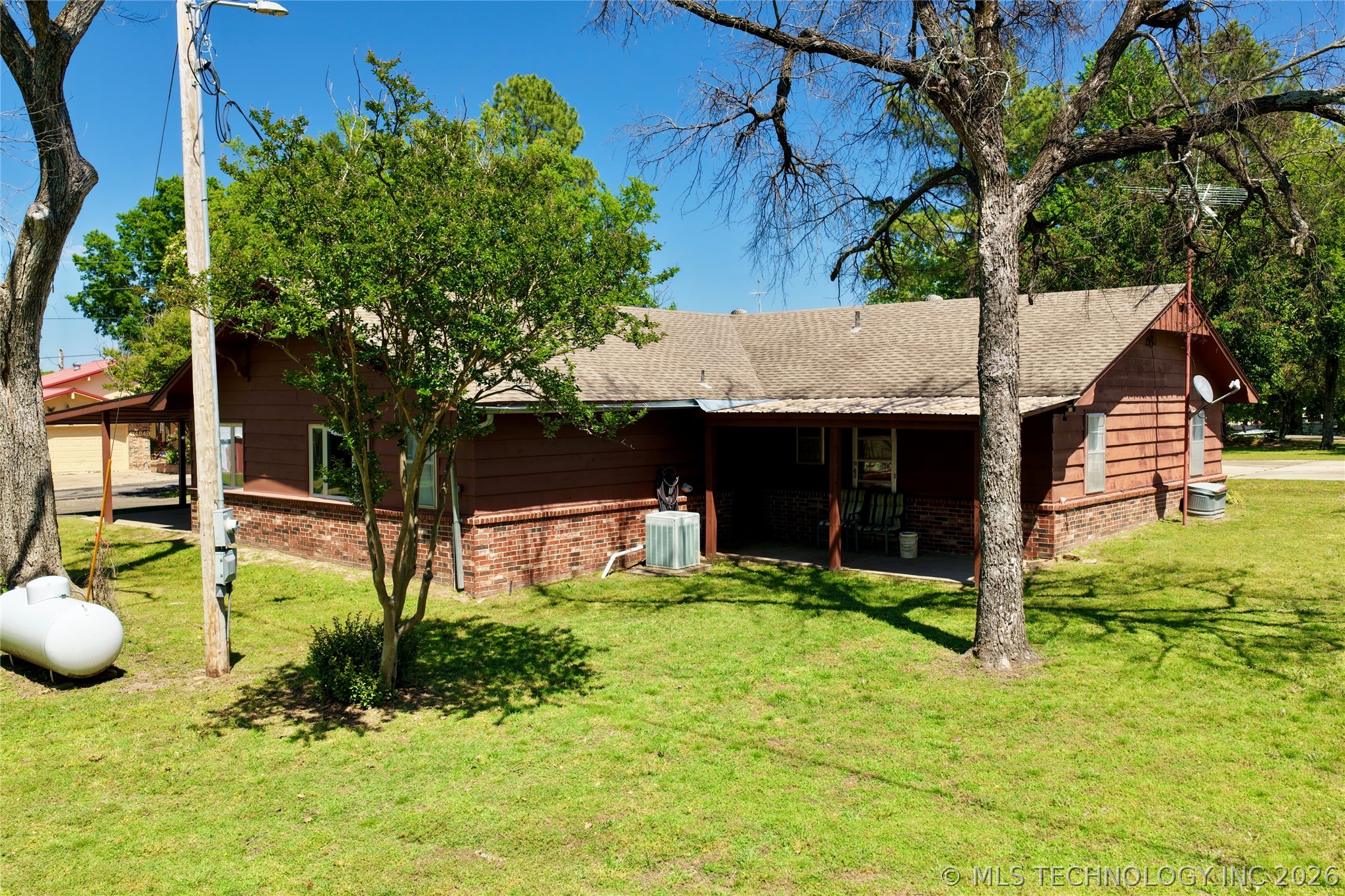 414250 E 1074 Road Property Photo 23