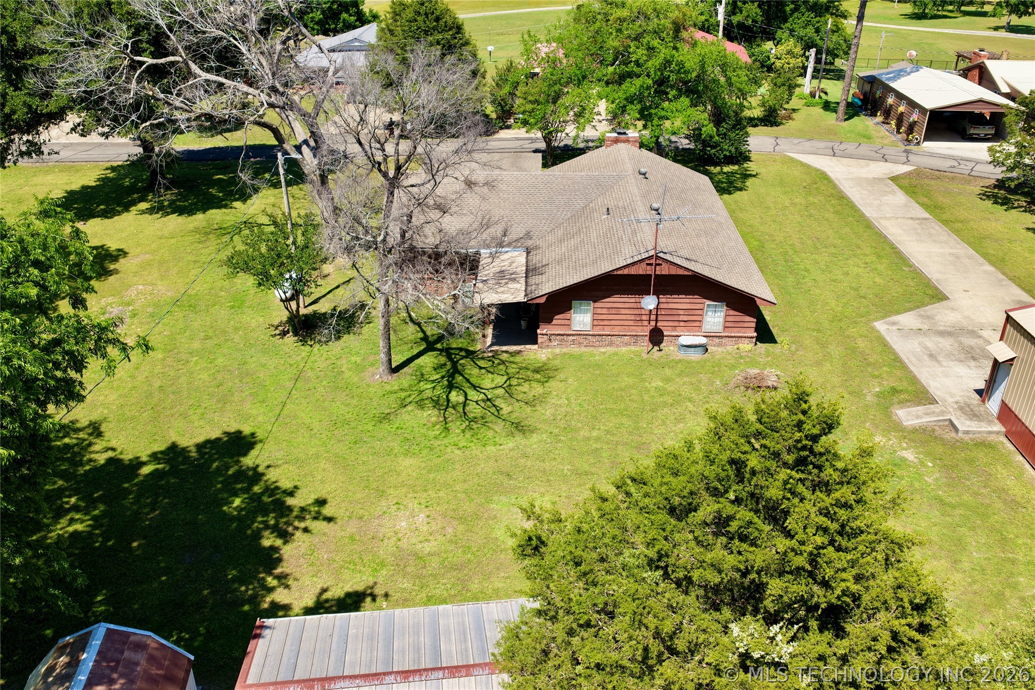 414250 E 1074 Road Property Photo 26