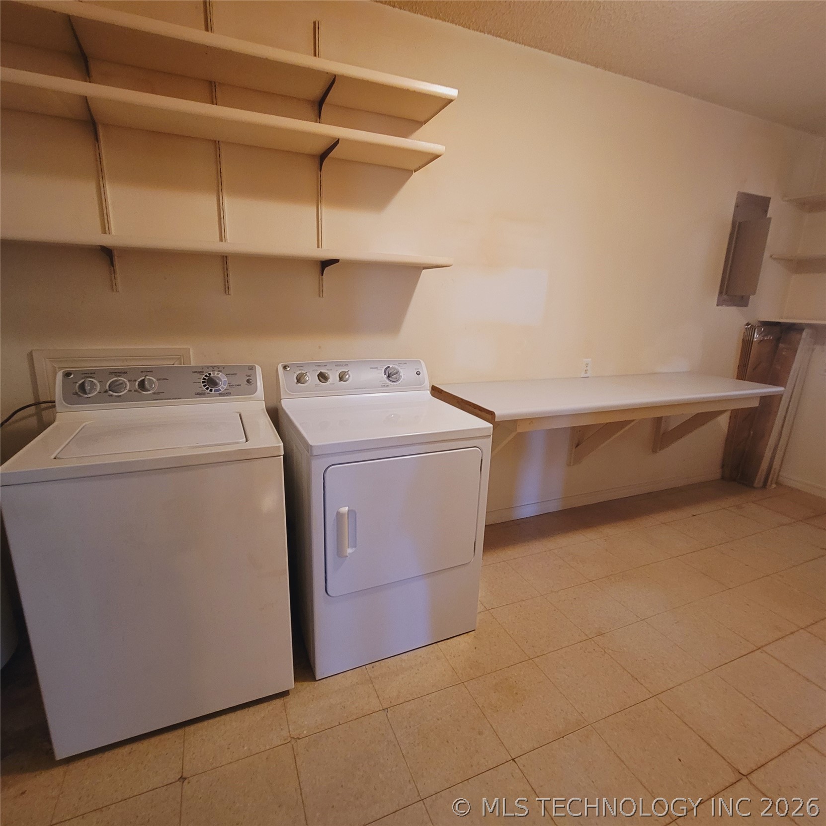 414250 E 1074 Road Property Photo 35