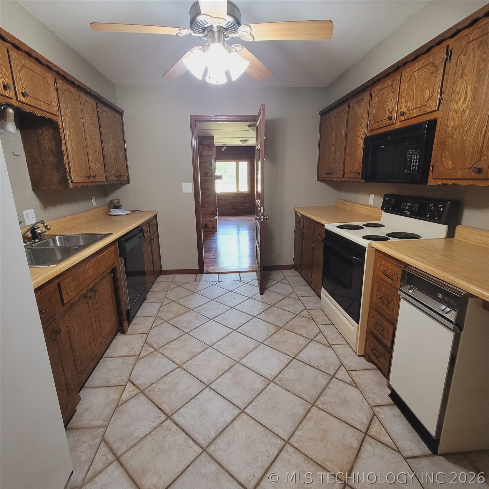 414250 E 1074 Road Property Photo 51