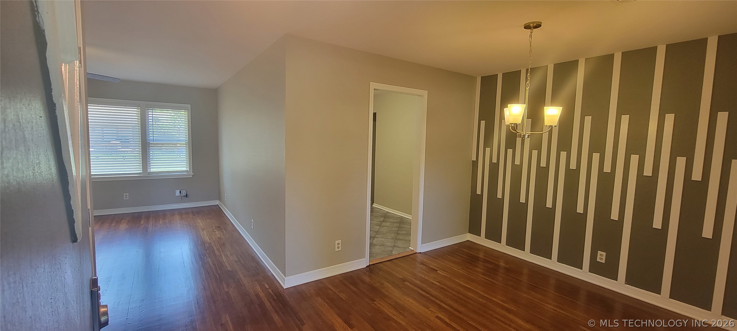 1122 E 48th Place Property Photo 2