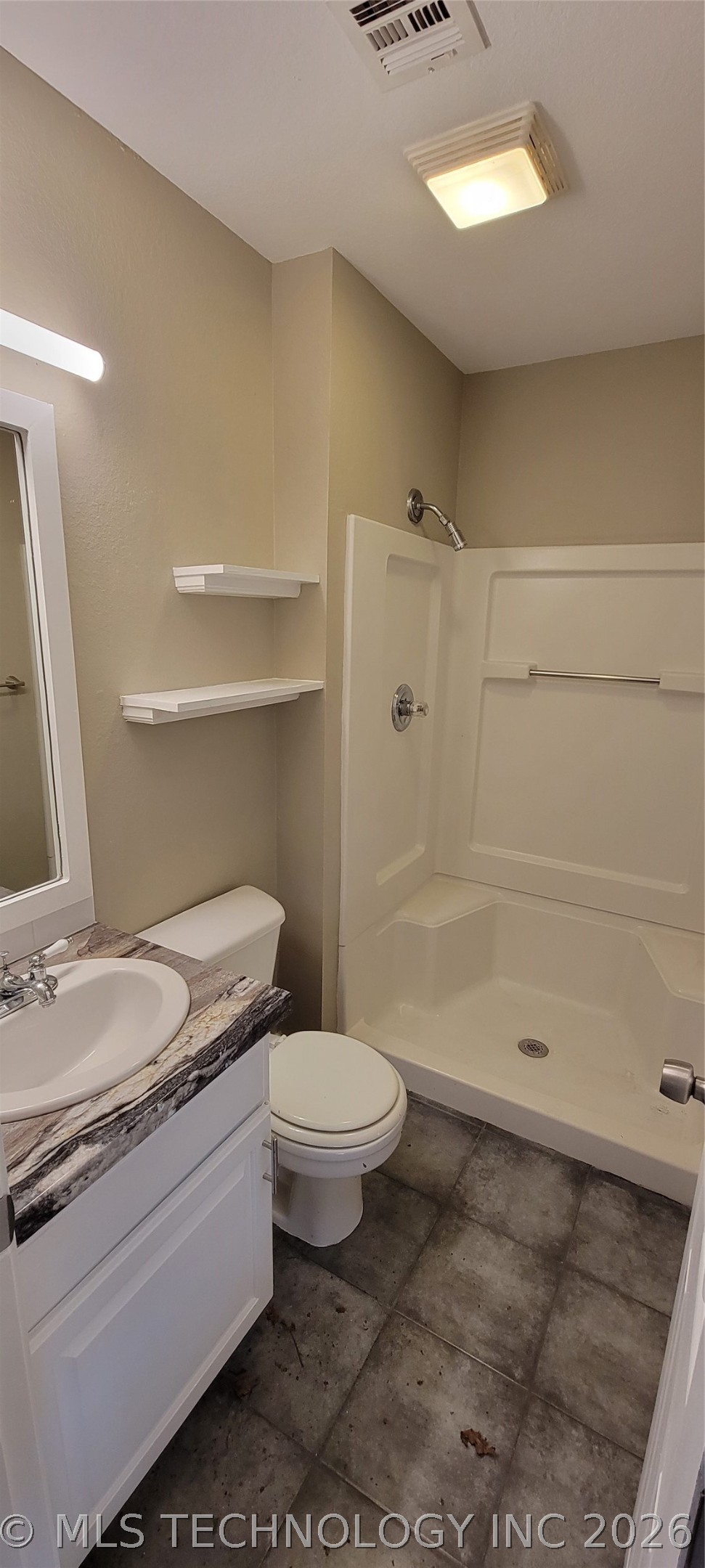 1122 E 48th Place Property Photo 4