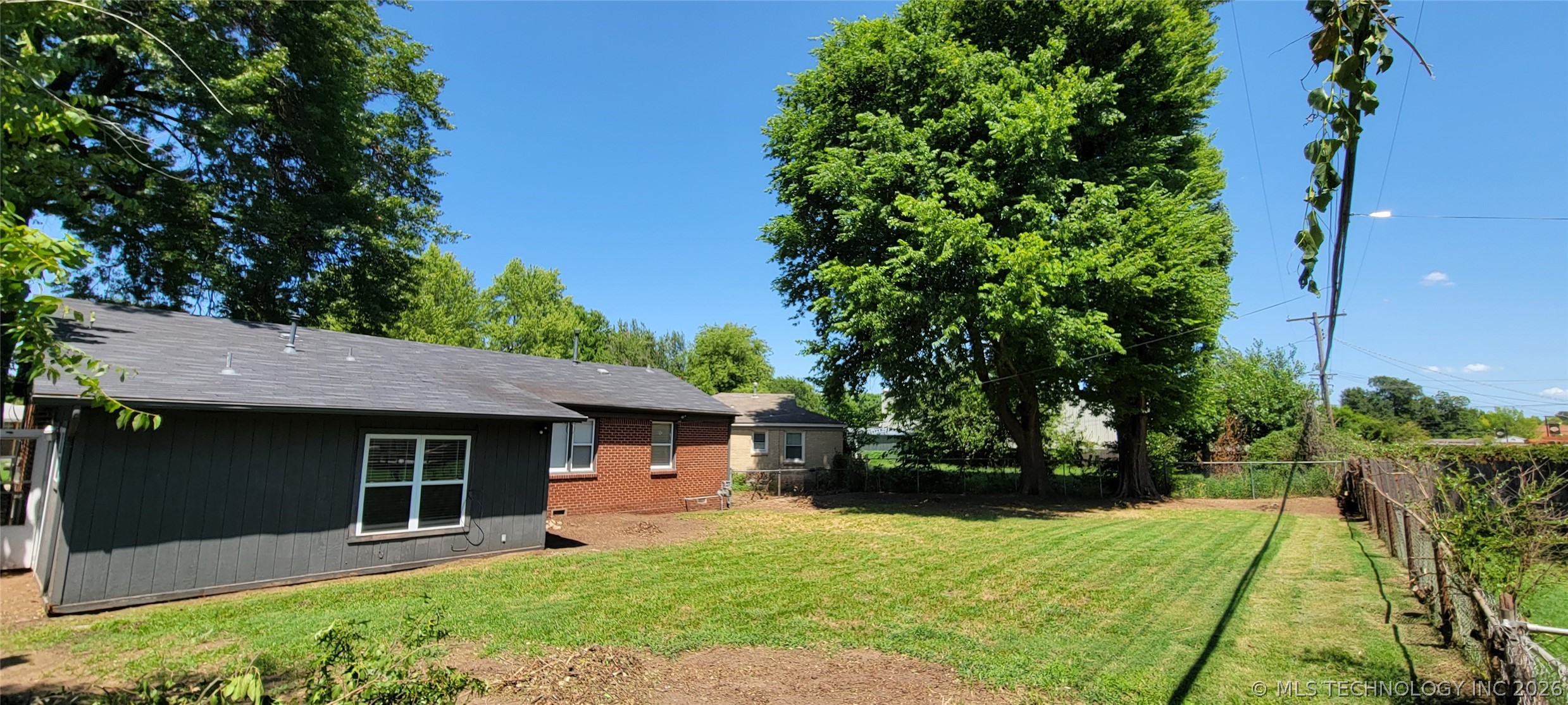 1122 E 48th Place Property Photo 8