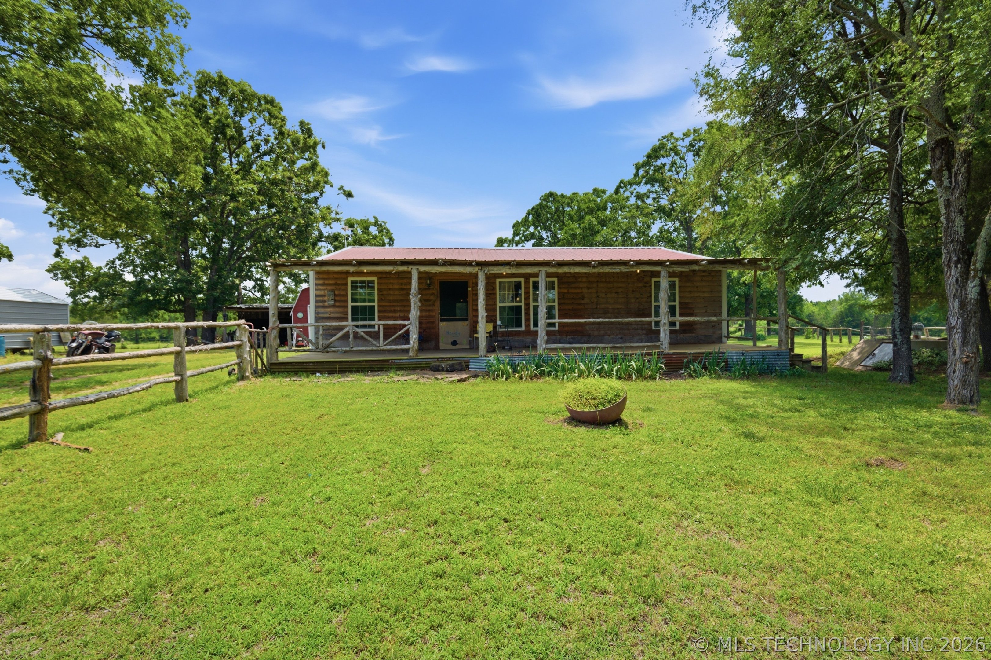 448672 1011 Road Property Photo 1