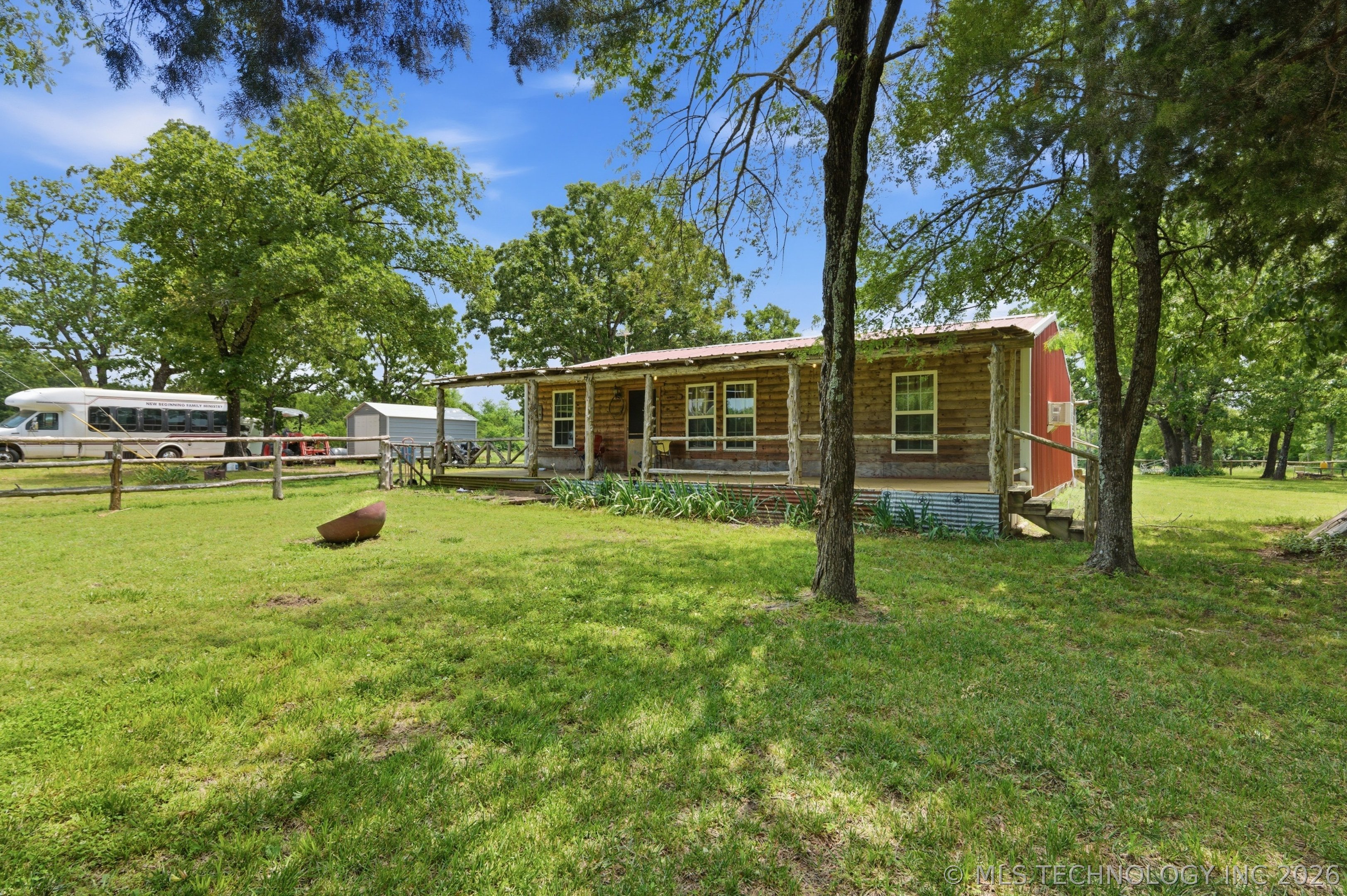 448672 1011 Road Property Photo 2