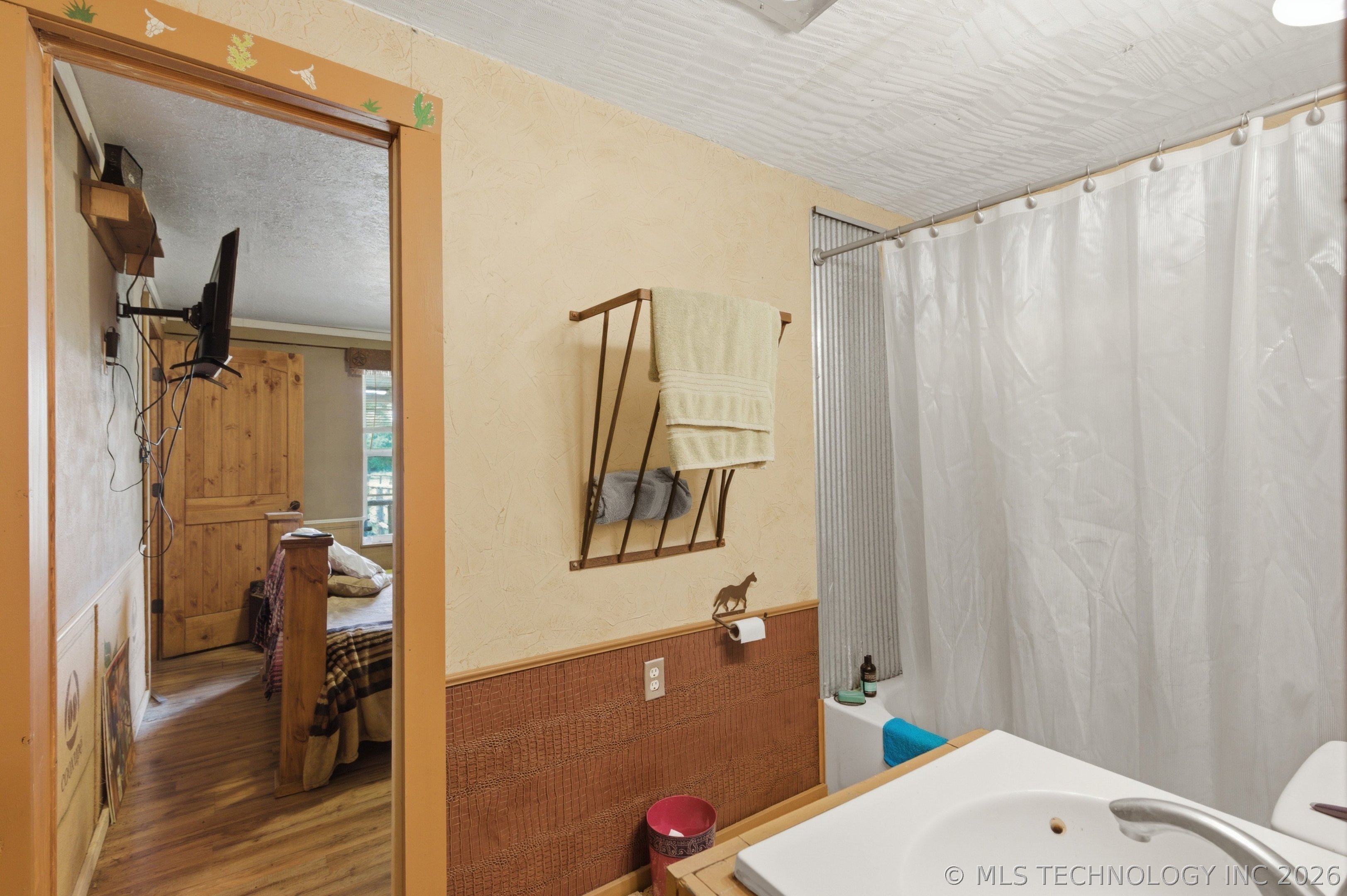 448672 1011 Road Property Photo 12