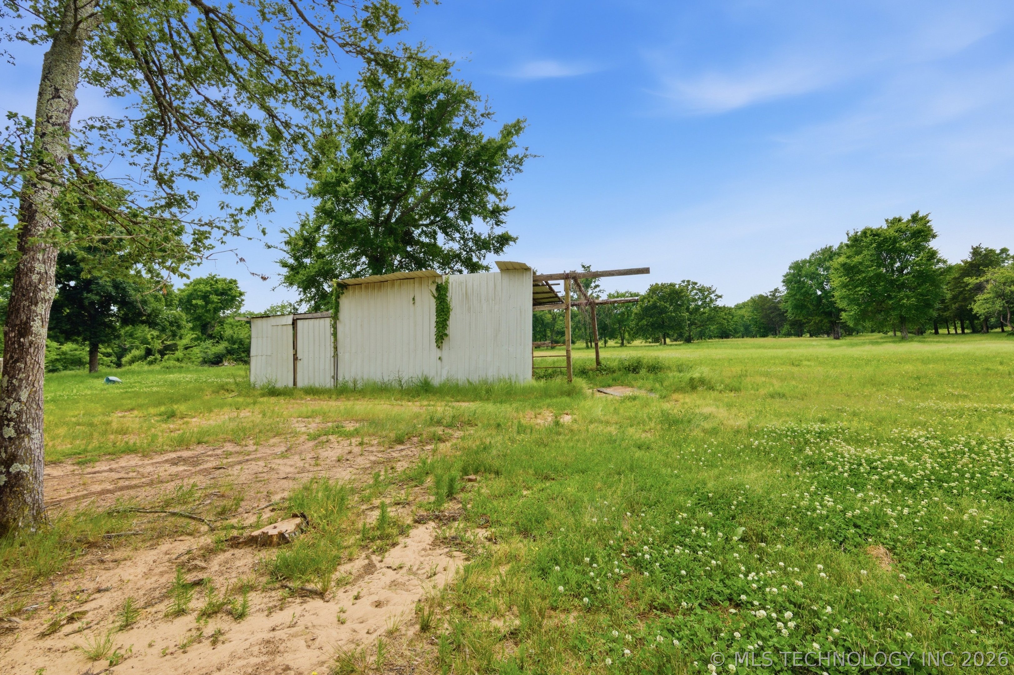 448672 1011 Road Property Photo 18