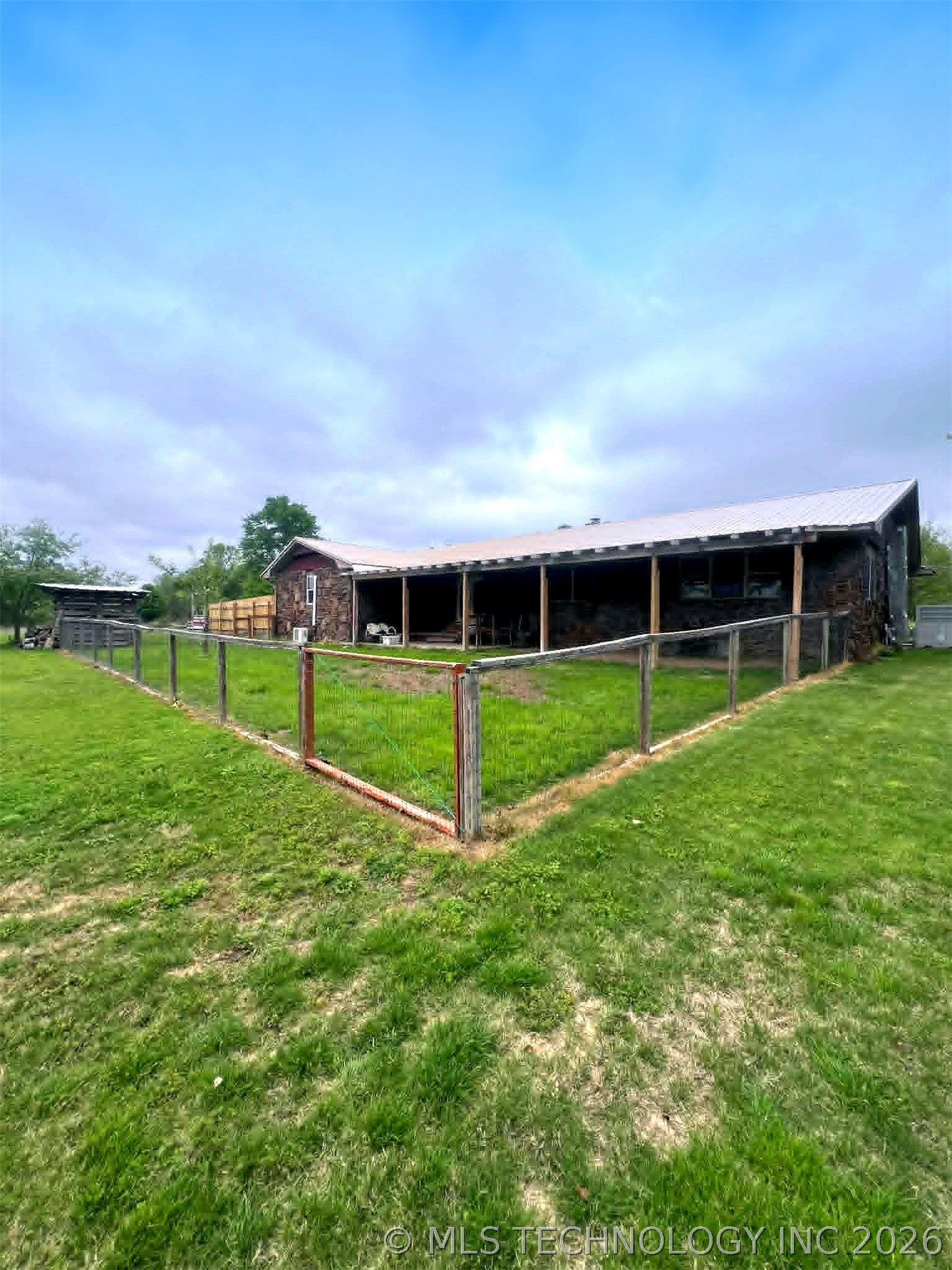 18756 E 690 Road Property Photo 3