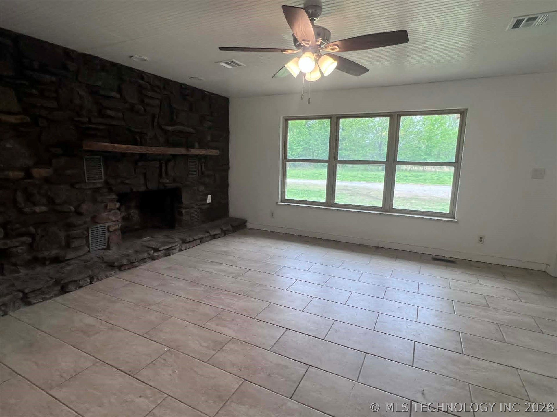 18756 E 690 Road Property Photo 9