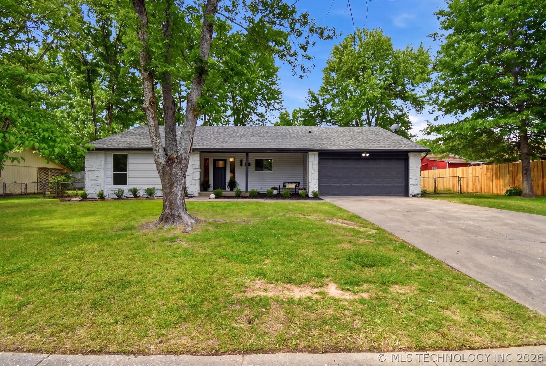 505 E Waco Street Property Photo 1