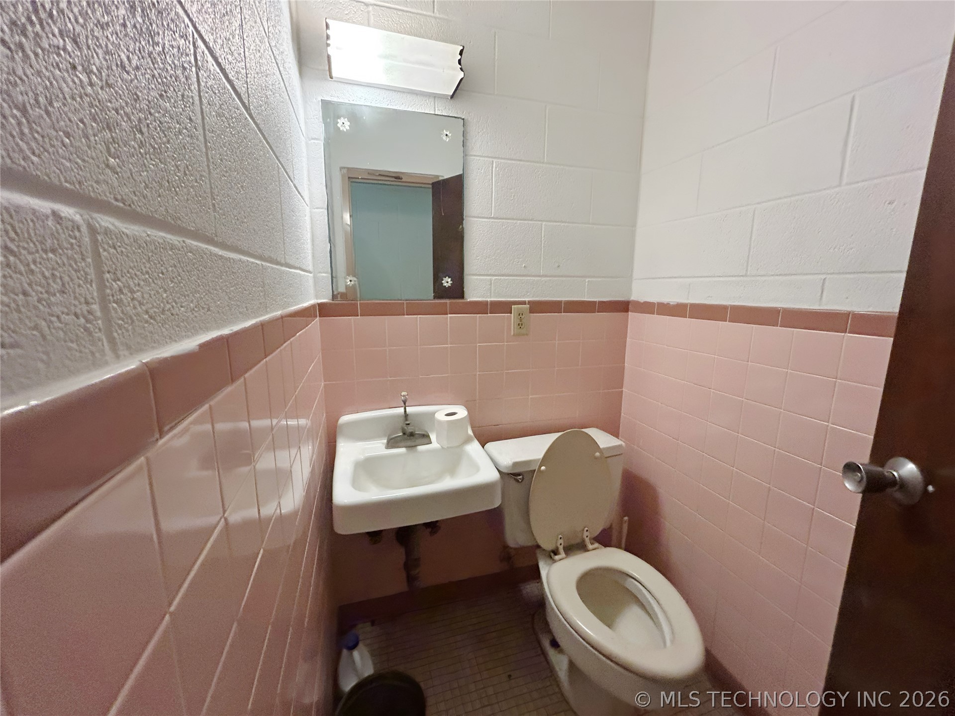1501 W Main Street Property Photo 25