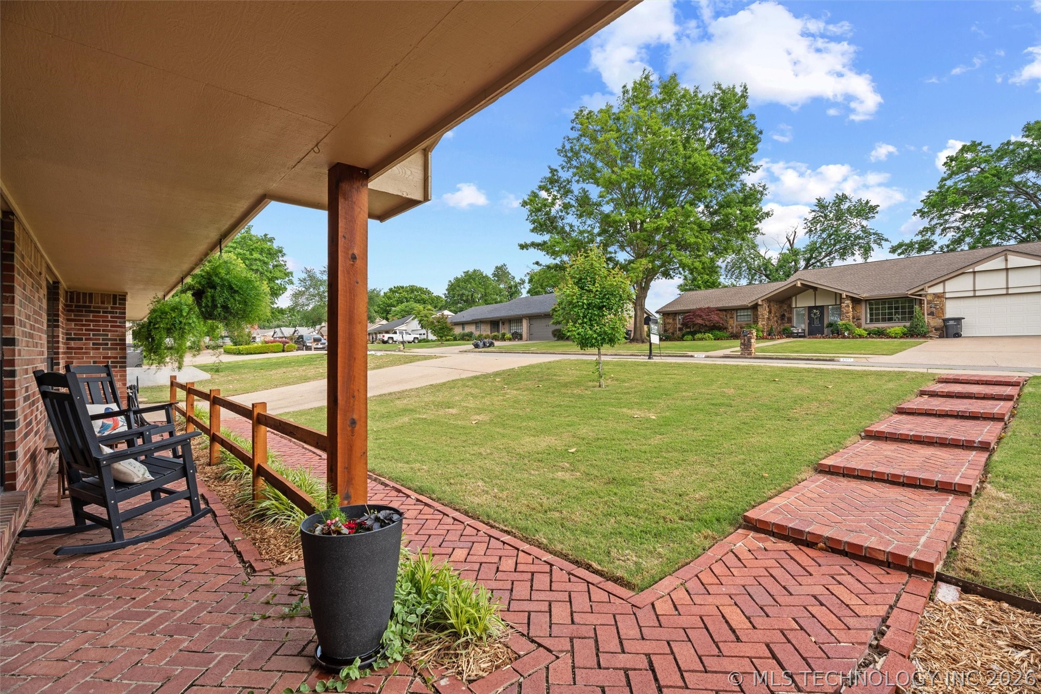 2516 Williamsburg Street S Property Photo 4