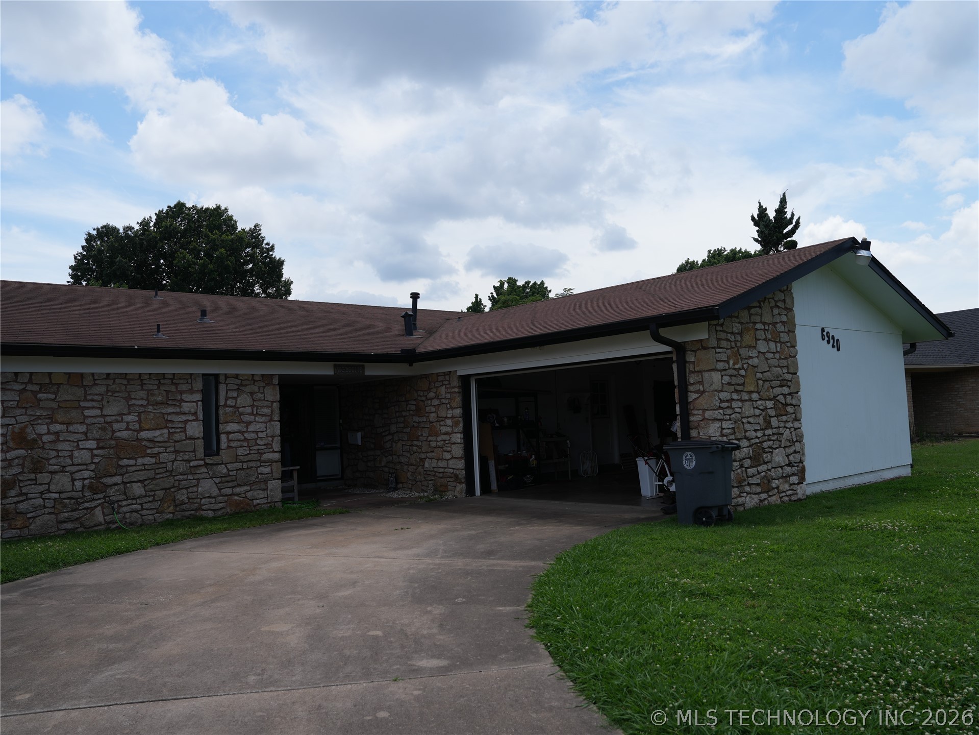 6920 E 20th Street Property Photo 2