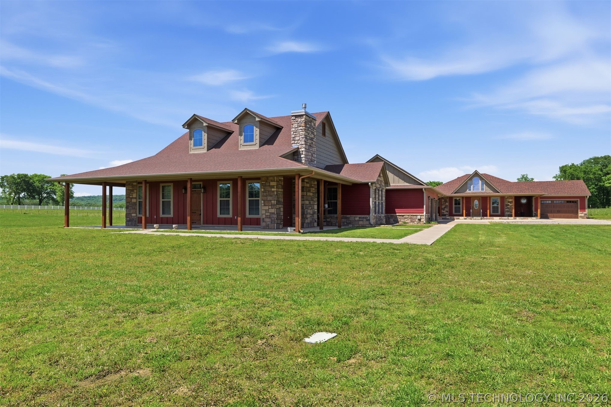 467281 Highway 100 Property Photo 3