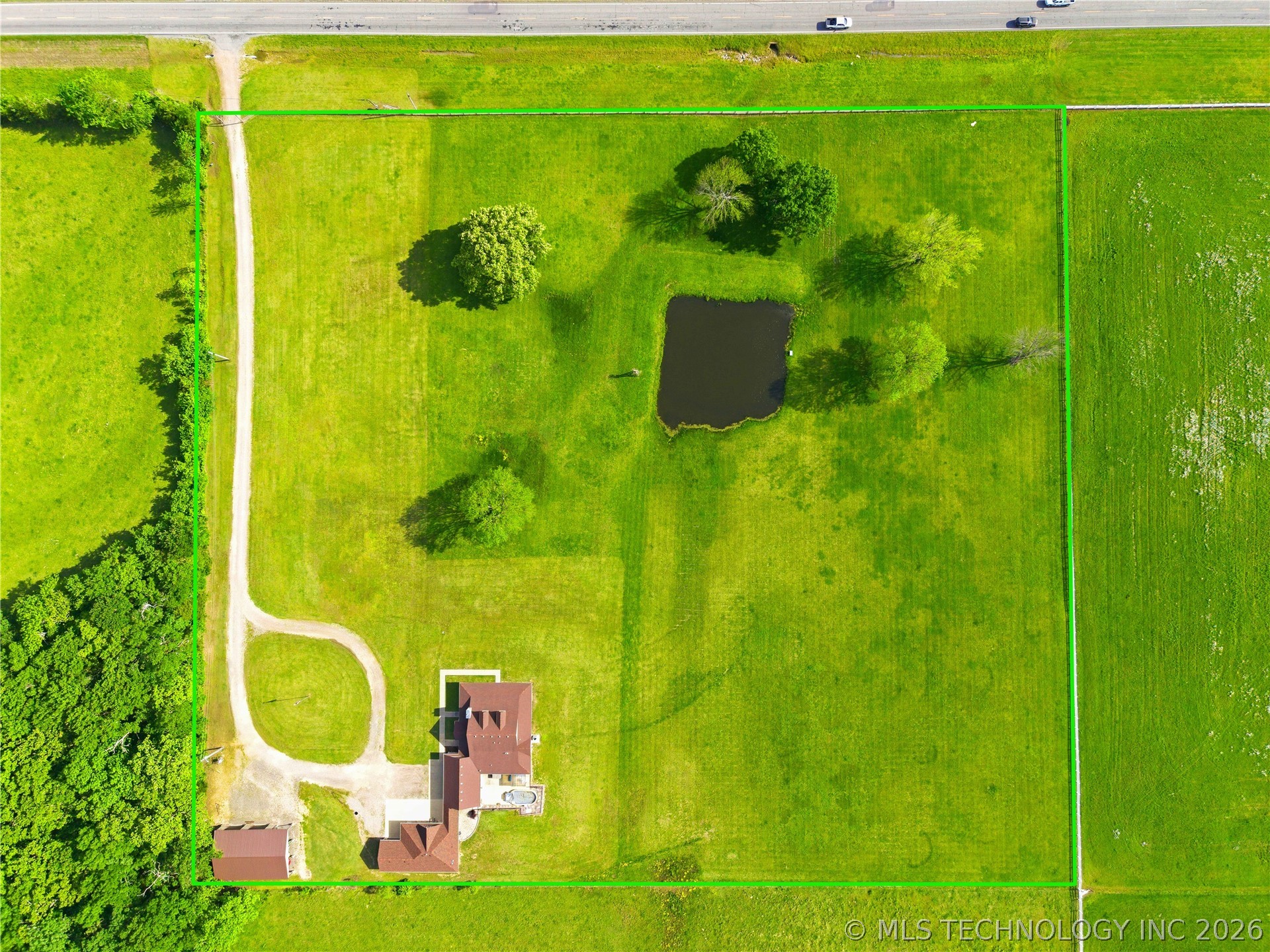 467281 Highway 100 Property Photo 4
