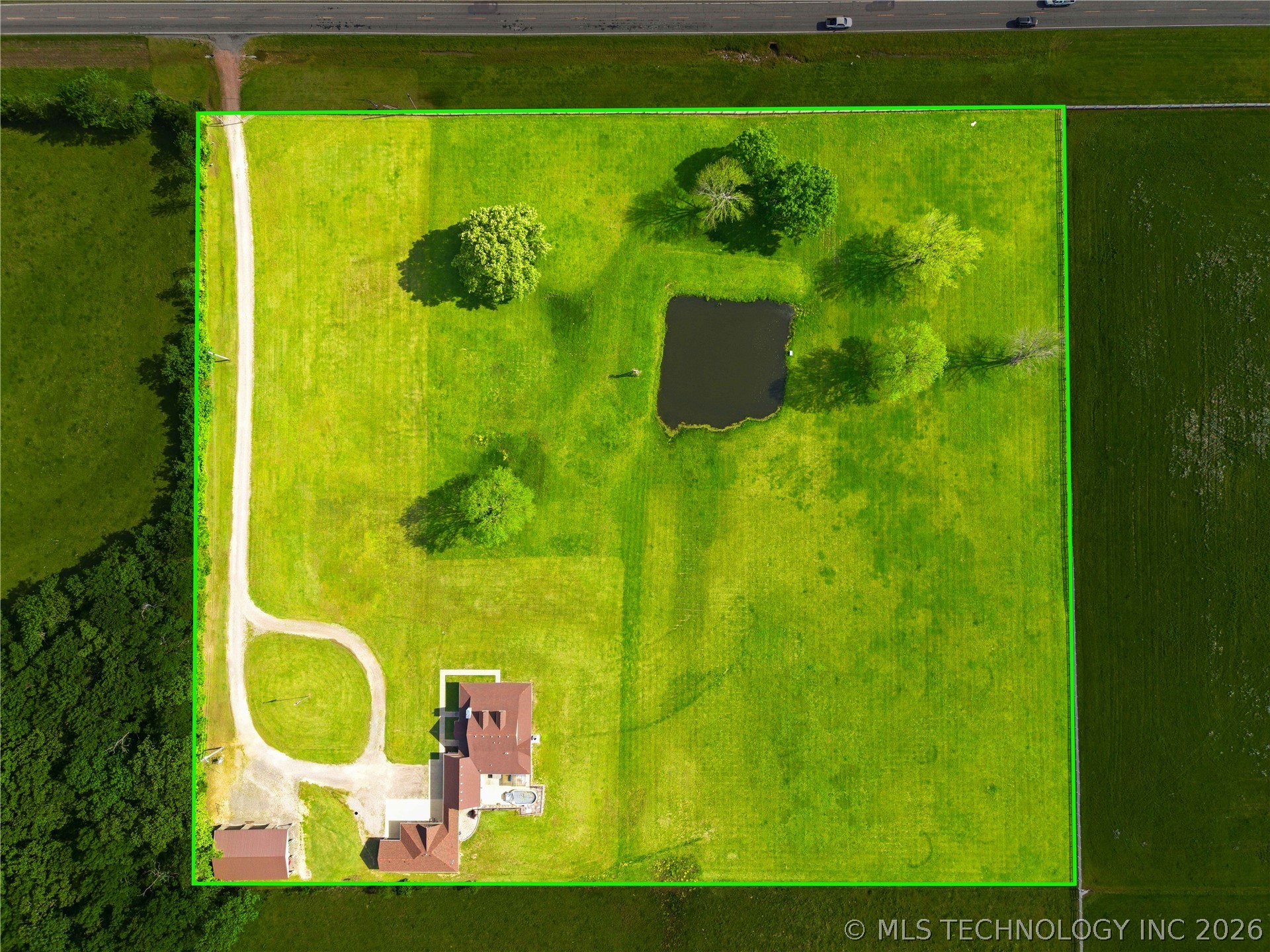 467281 Highway 100 Property Photo 5