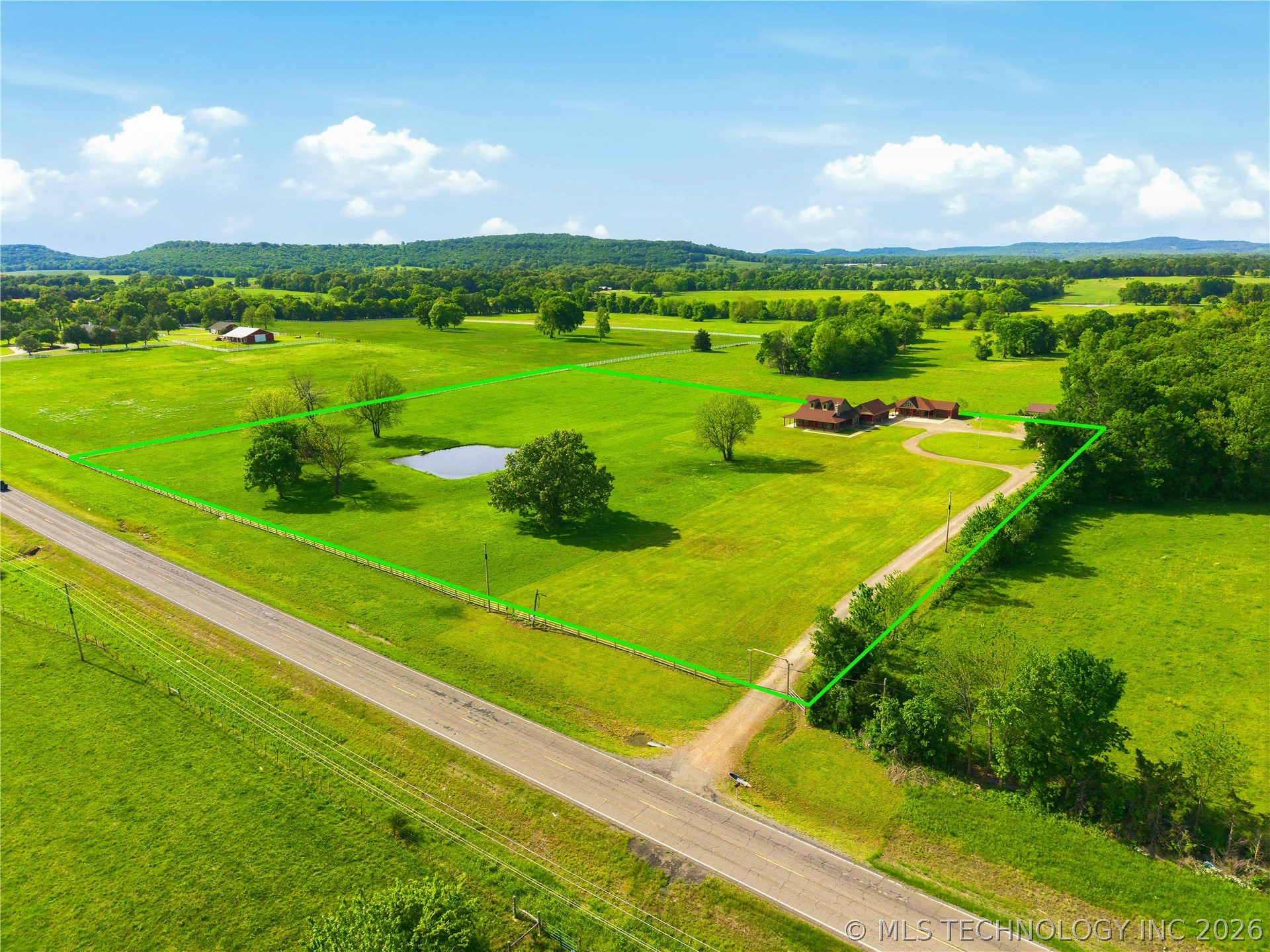 467281 Highway 100 Property Photo 6