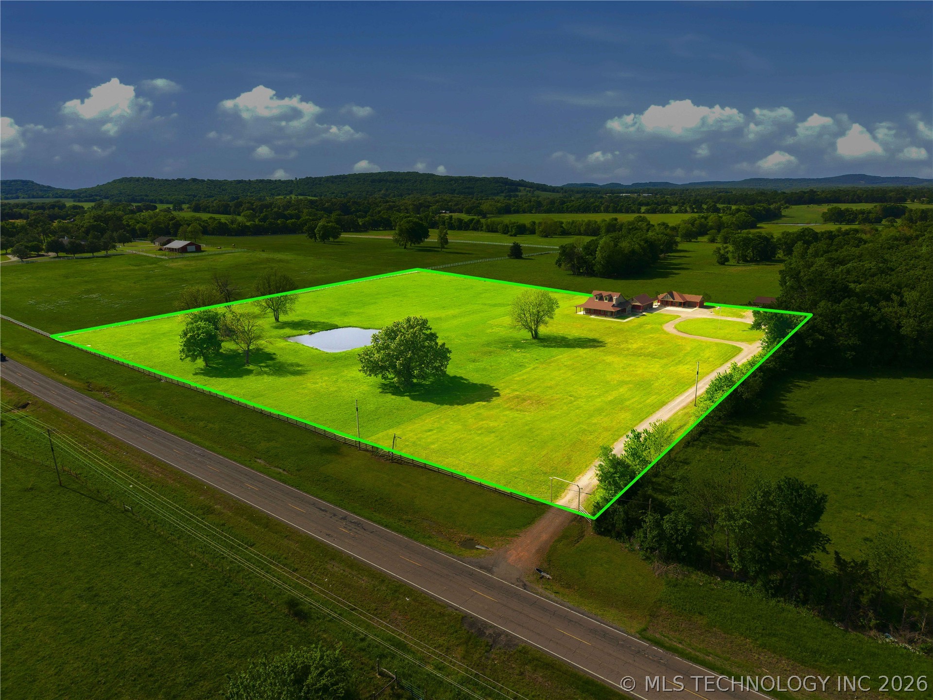 467281 Highway 100 Property Photo 7