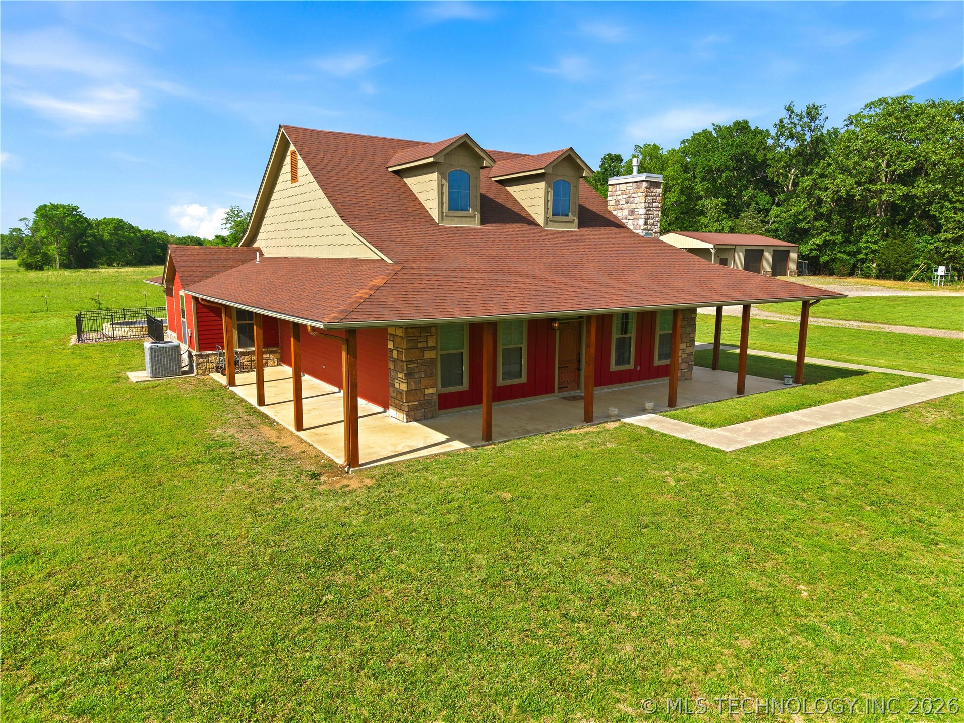 467281 Highway 100 Property Photo 11
