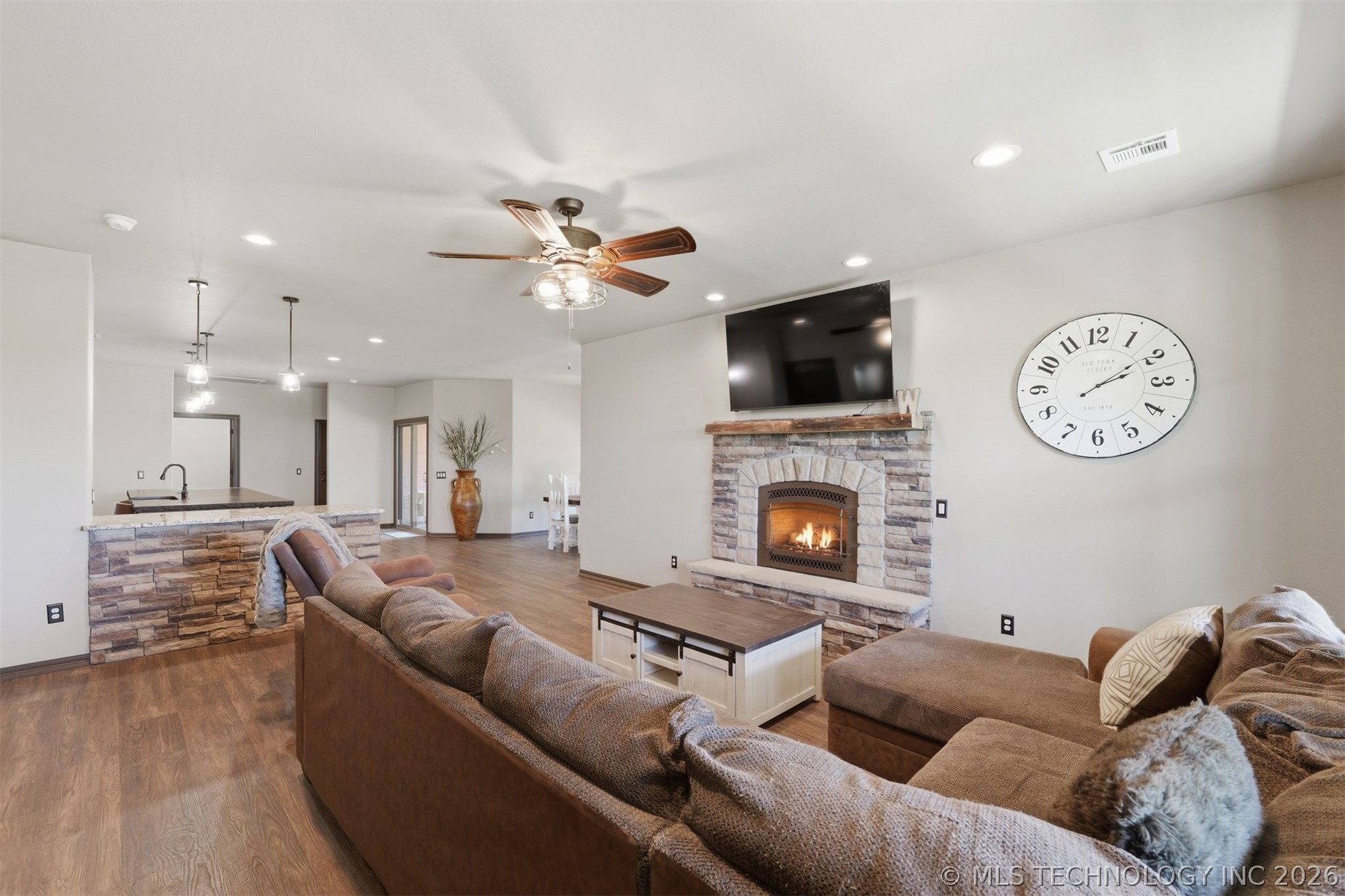 467281 Highway 100 Property Photo 38