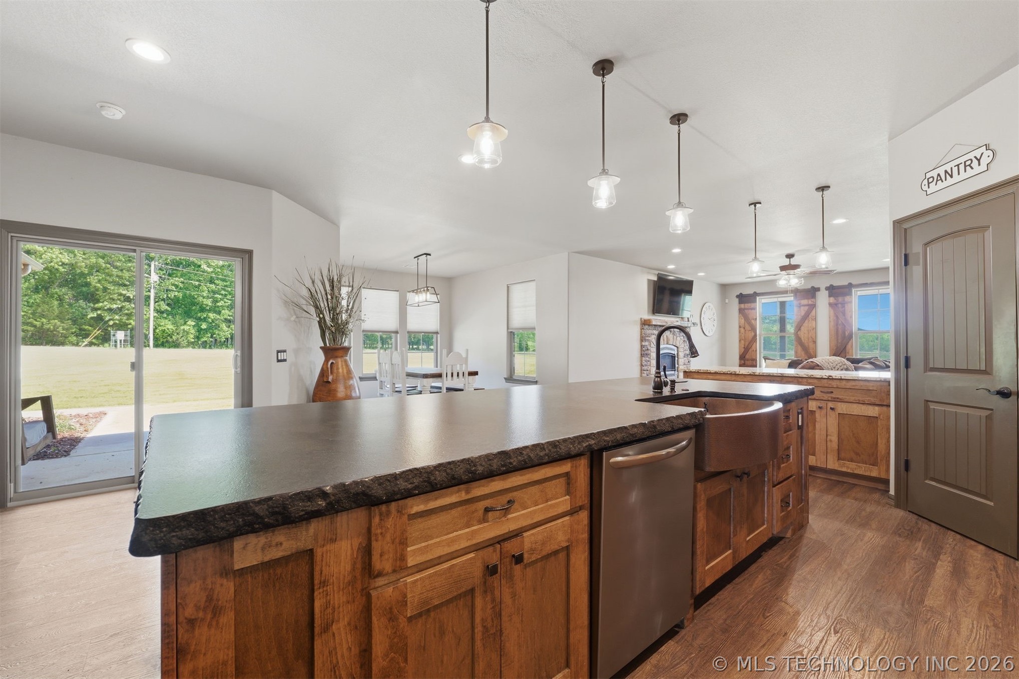 467281 Highway 100 Property Photo 42