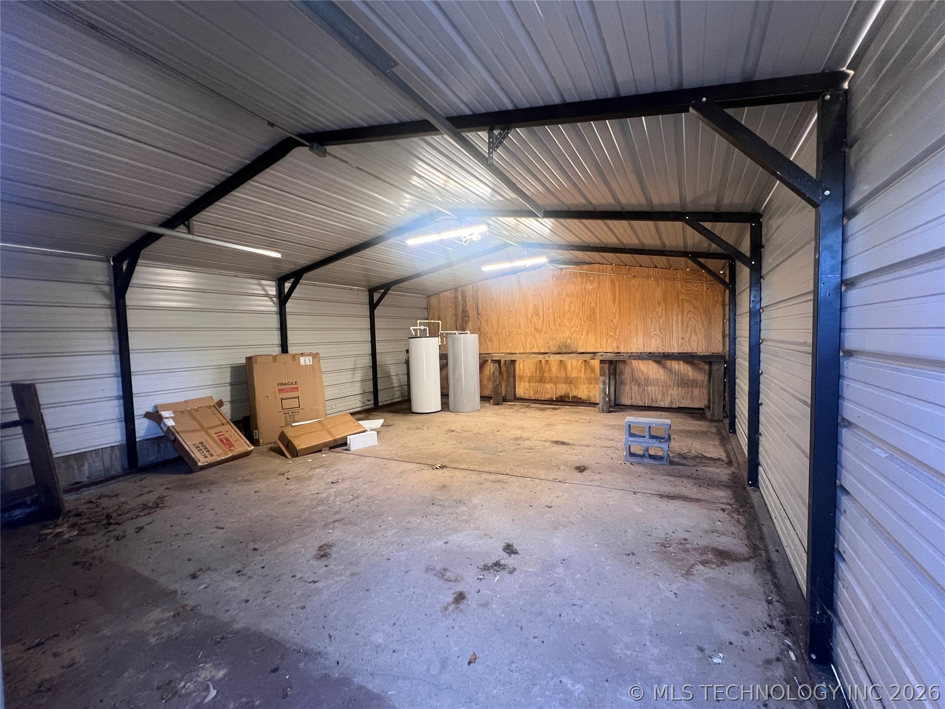 563 W Chambers Road Property Photo 9
