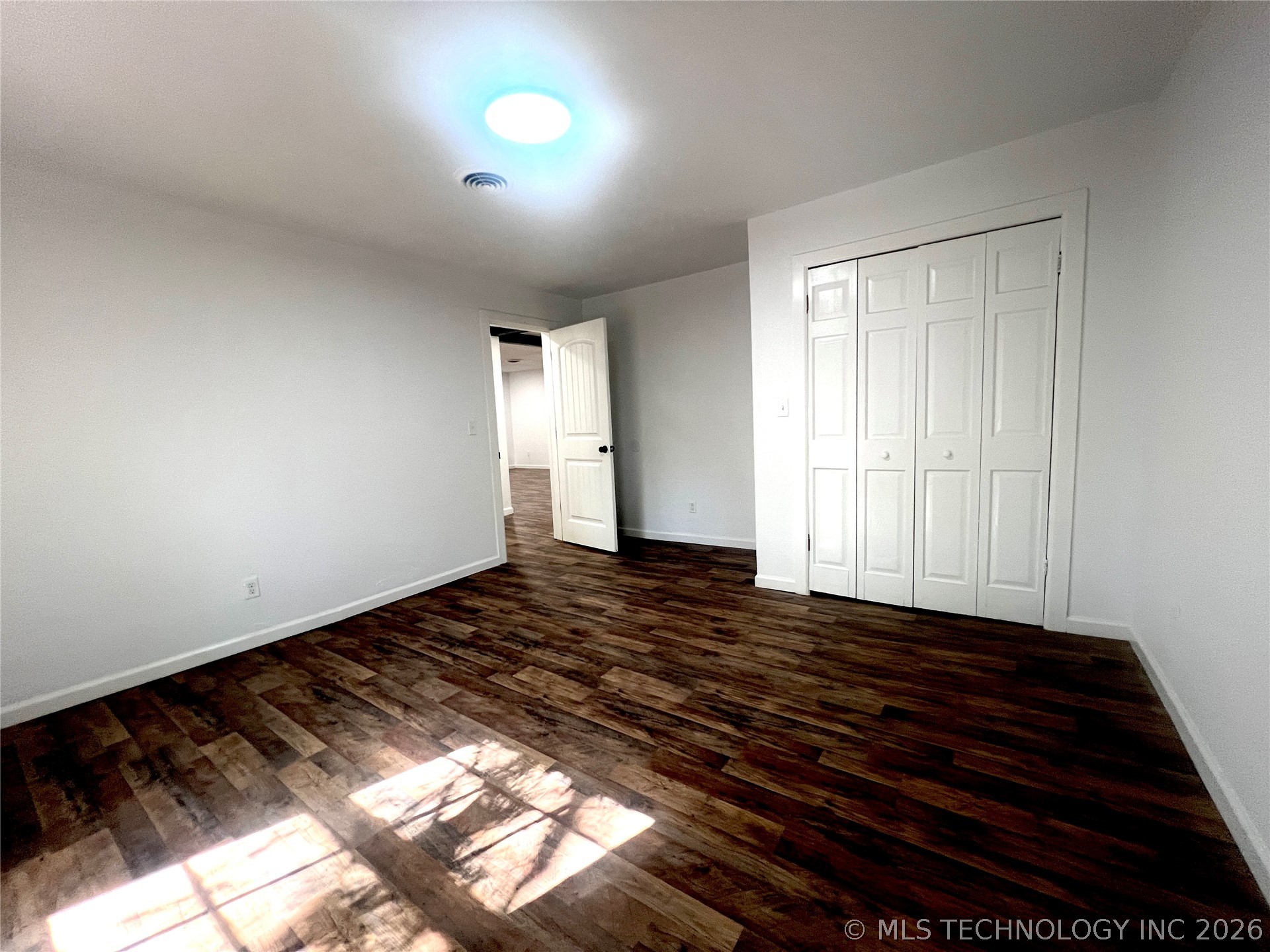 563 W Chambers Road Property Photo 17