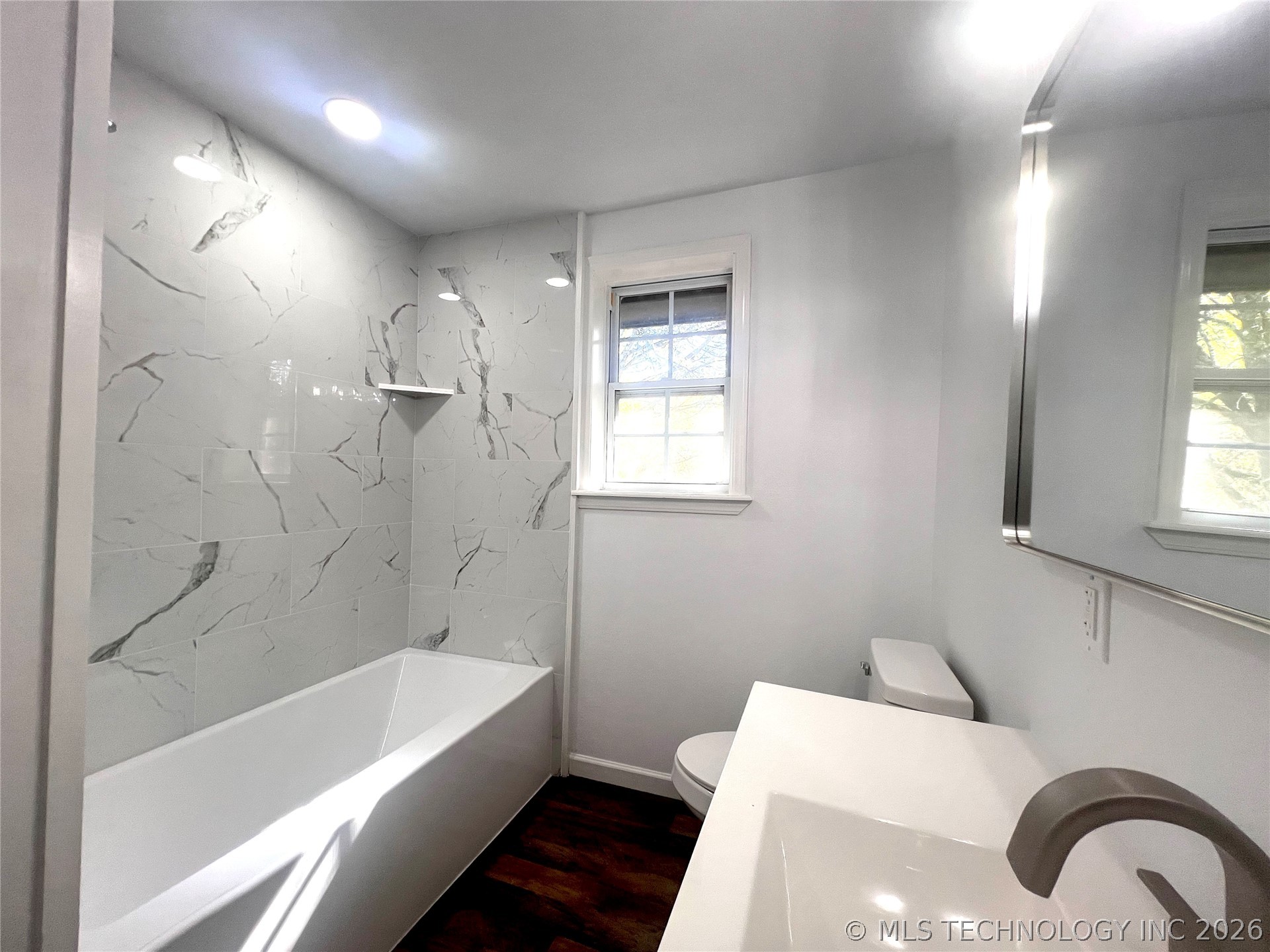 563 W Chambers Road Property Photo 18