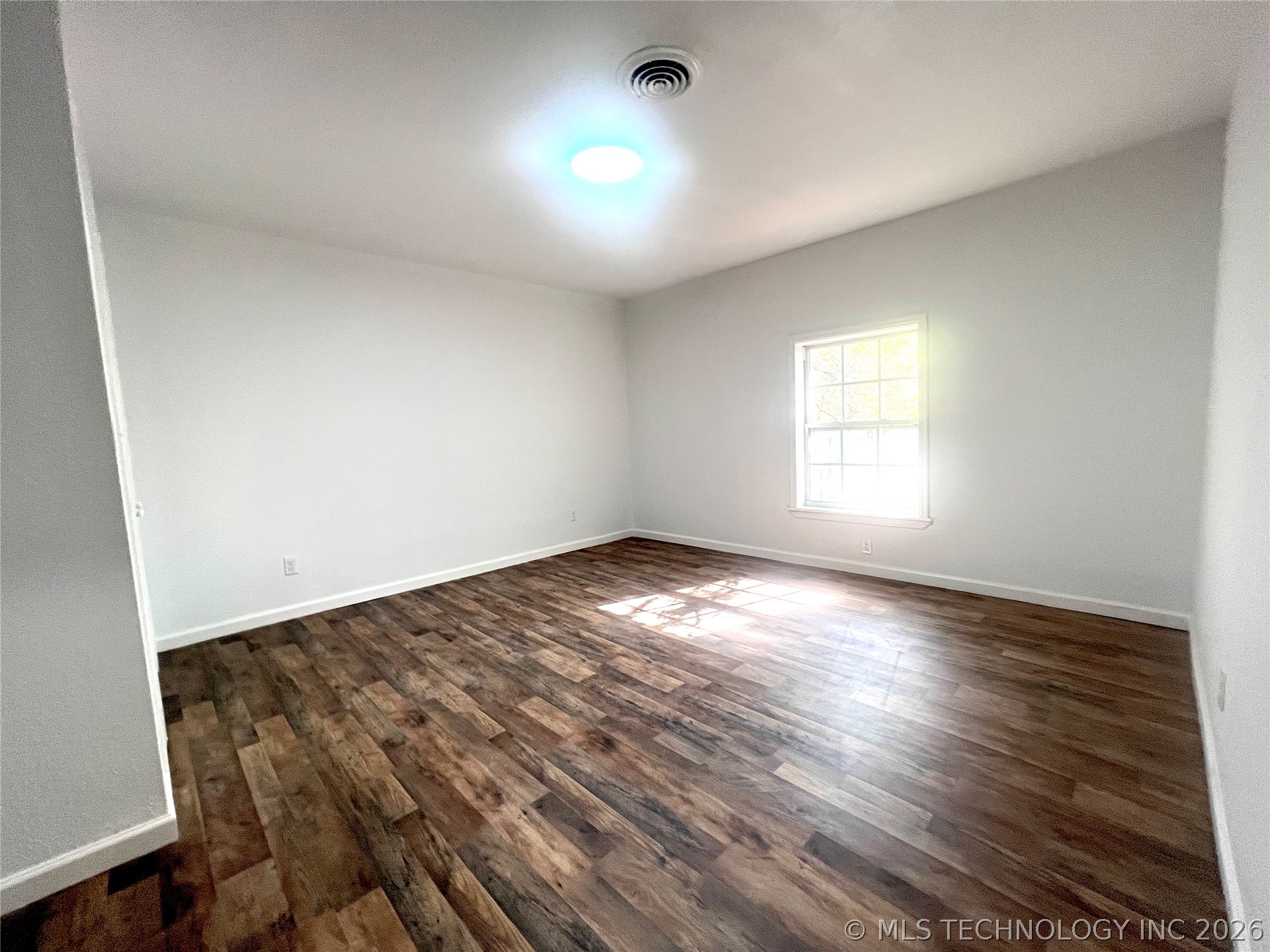 563 W Chambers Road Property Photo 19
